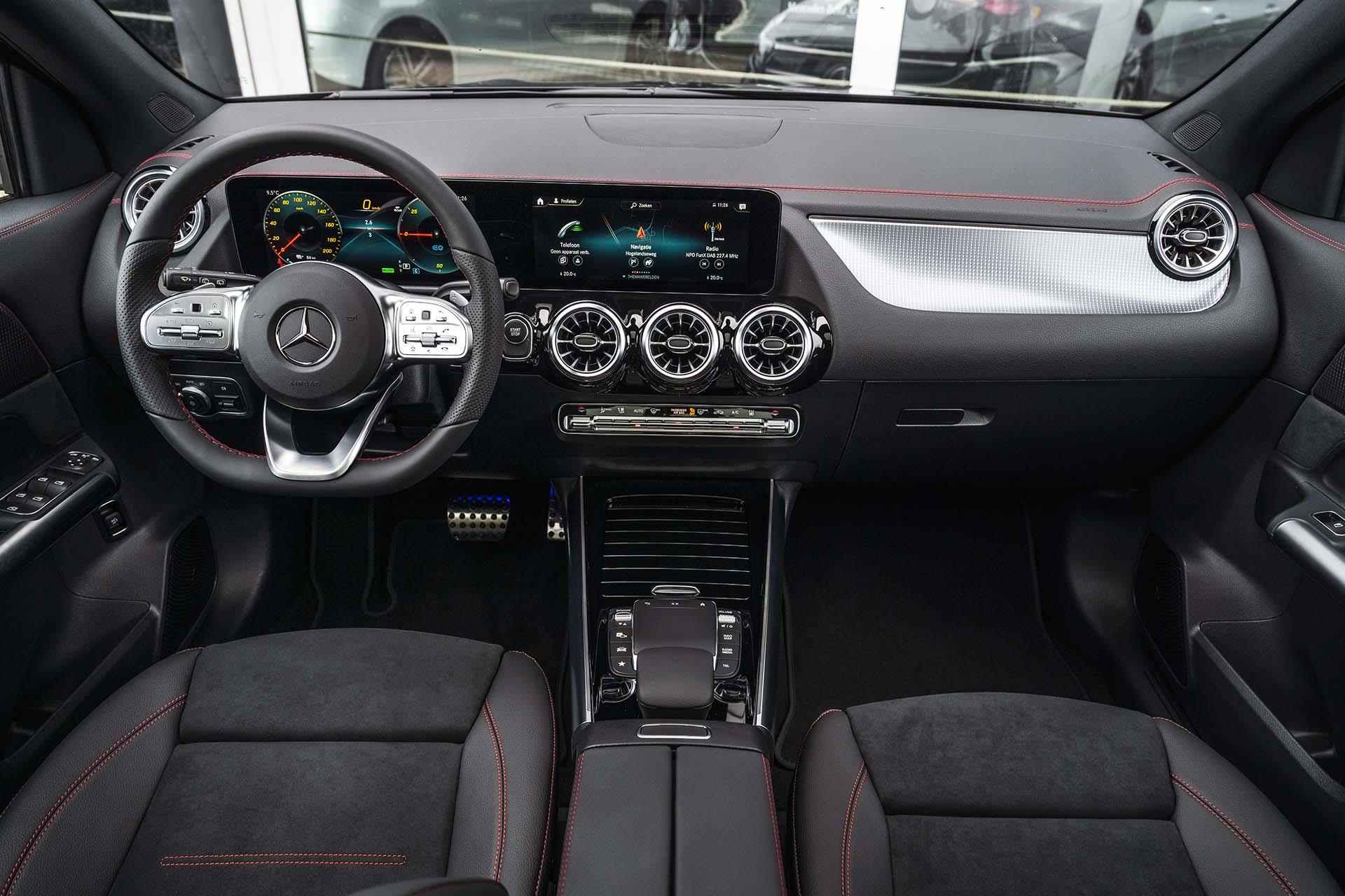 Mercedes-Benz EQA 250+ AMG-Line Business Edition 71 kWh Panoramadak | Sfeerverlichting | Night pakket | Elec-verstelbare stoelen met geheugen | 360° Camera | 19" AMG Velgen - 4/35