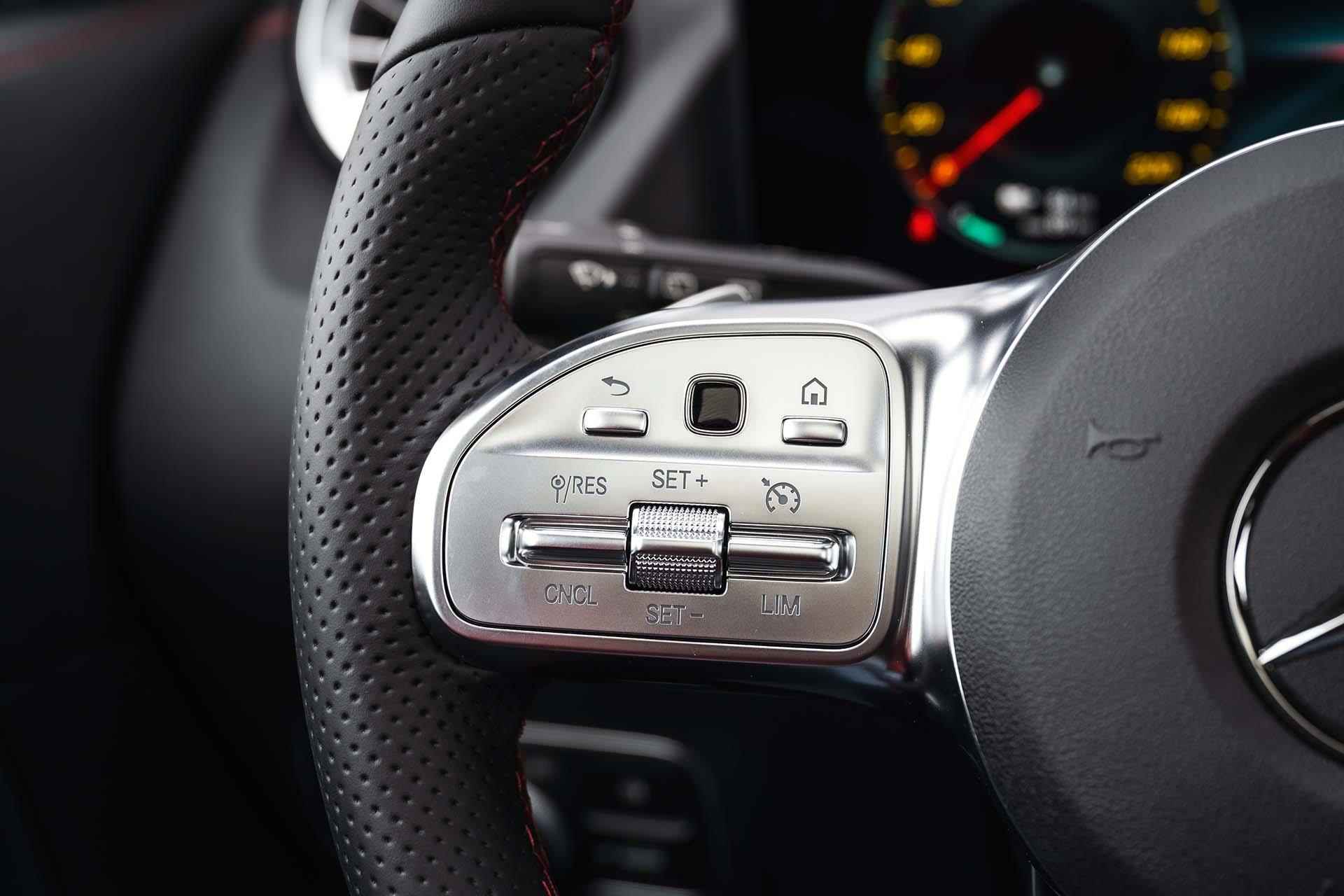 Mercedes-Benz EQA 250+ AMG-Line Business Edition 71 kWh Panoramadak | Sfeerverlichting | Night pakket | Elec-verstelbare stoelen met geheugen | 360° Camera | 19" AMG Velgen - 28/35