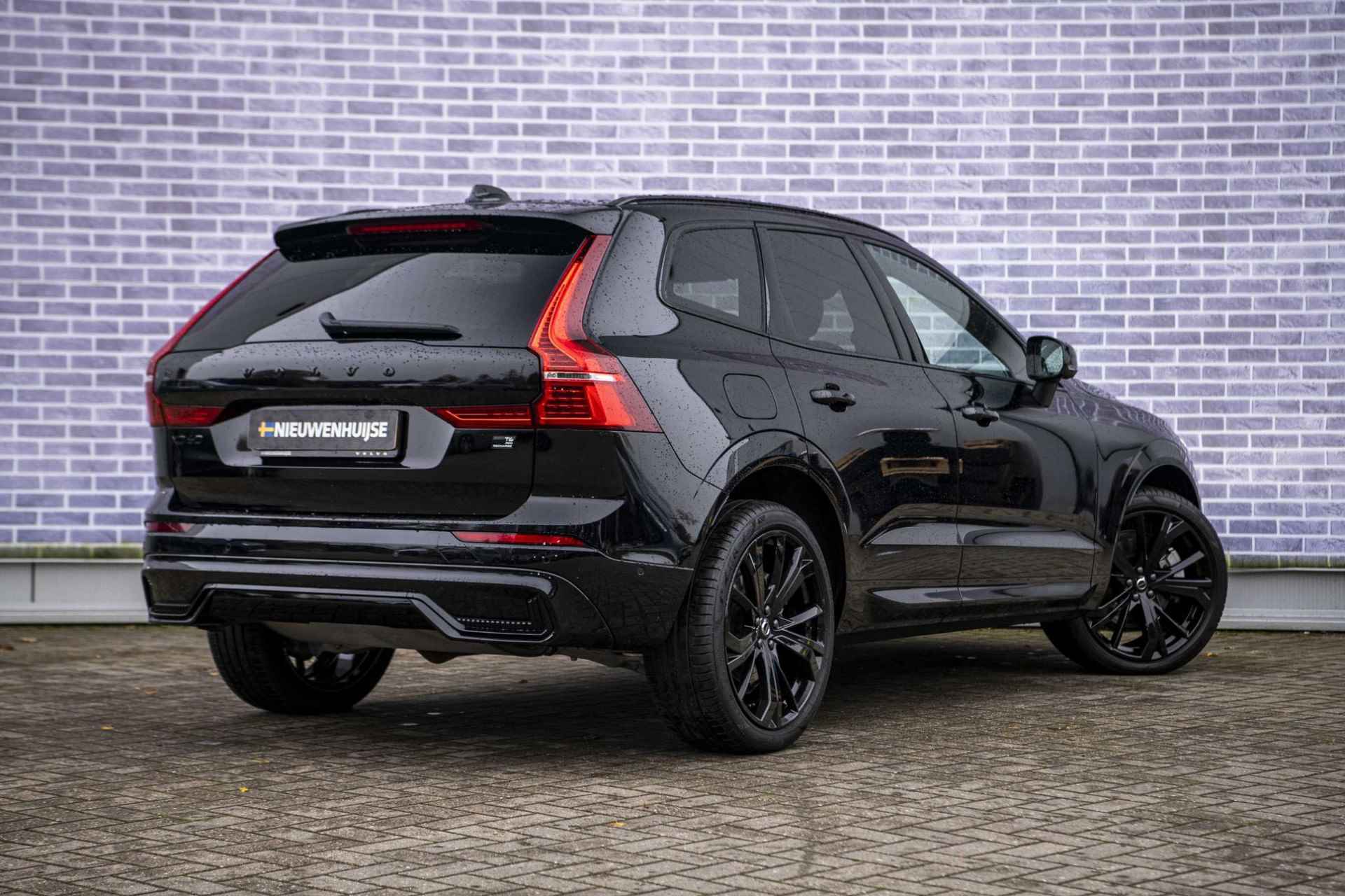 Volvo XC60 2.0 T6 Plug-in hybrid AWD Plus Black Edition | 360 Camera | Sportstoelen | Getint glas | Adapt Cruise | BLIS | - 4/40