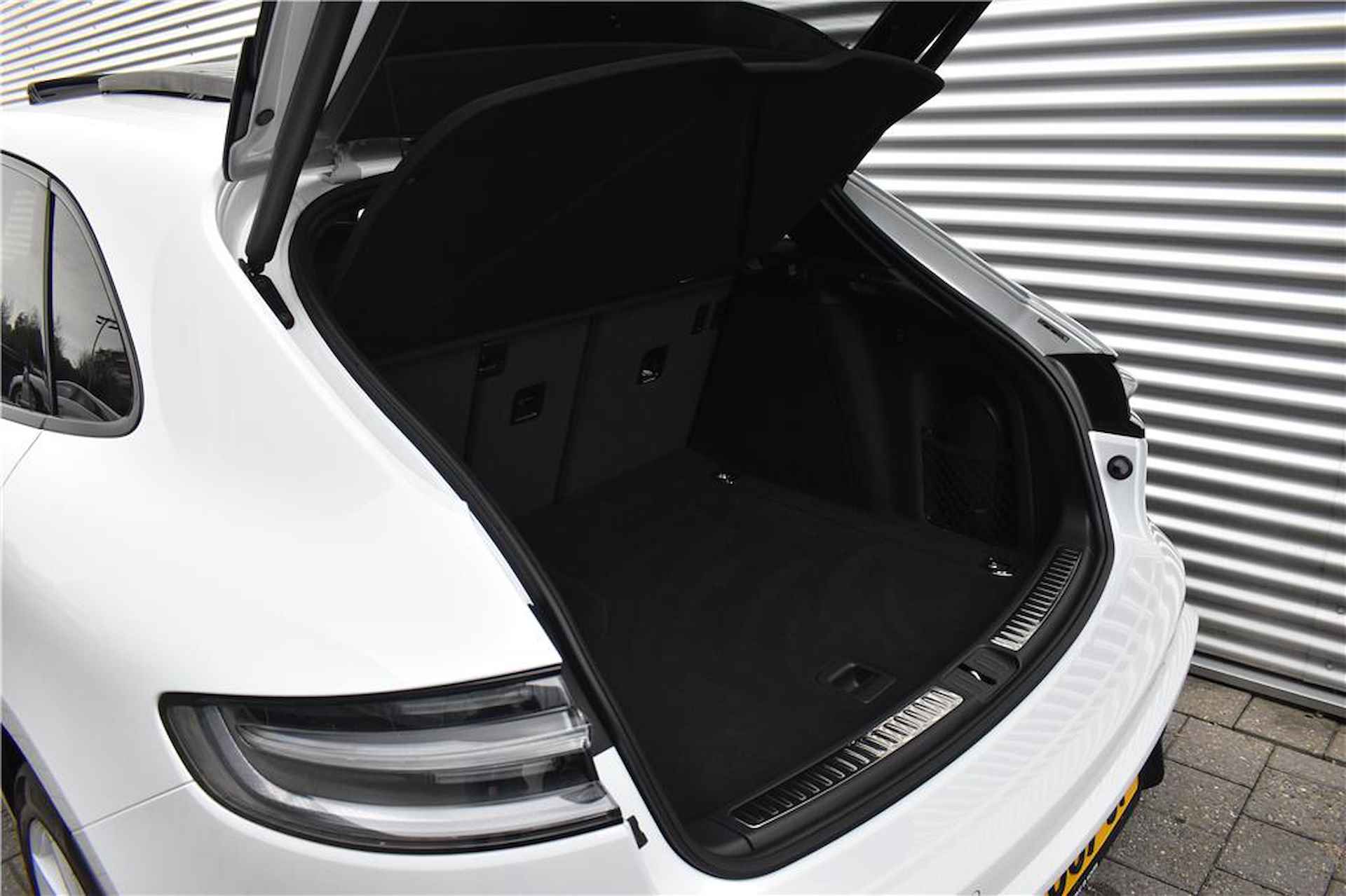 Porsche Macan 2.0 266pk | Sportdesign | Panoramadak | Luchtvering | PDLS+ | Privacybeglazing | Sporteindpijpen | Stuur verwarmbaar (GT Sport / - 30/36