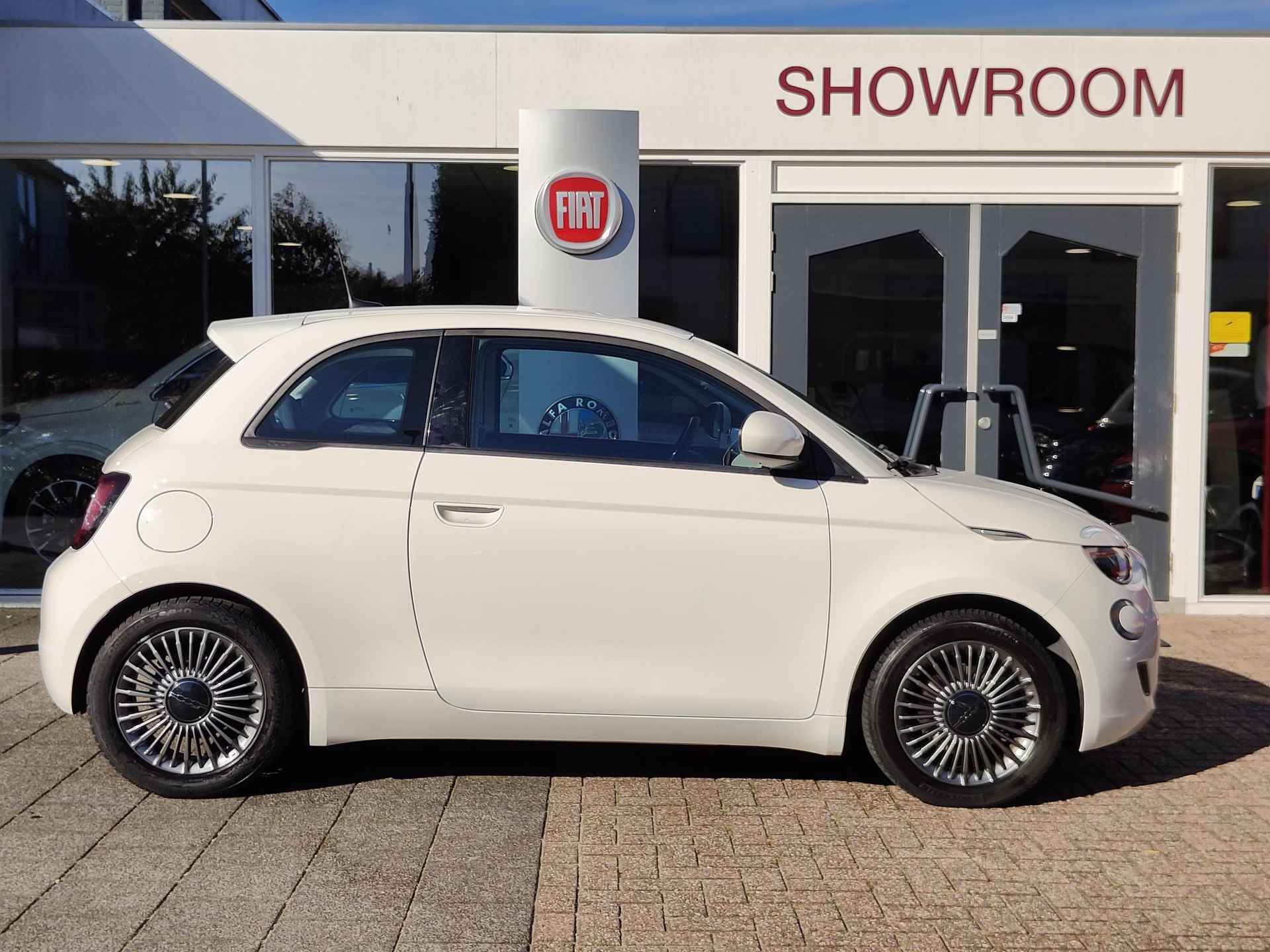 Fiat 500e Icon 42 kWh | Keyless | Navi | Carplay | 16''LM | PDC | € 2.000,- Subsidie SEPP - 10/17