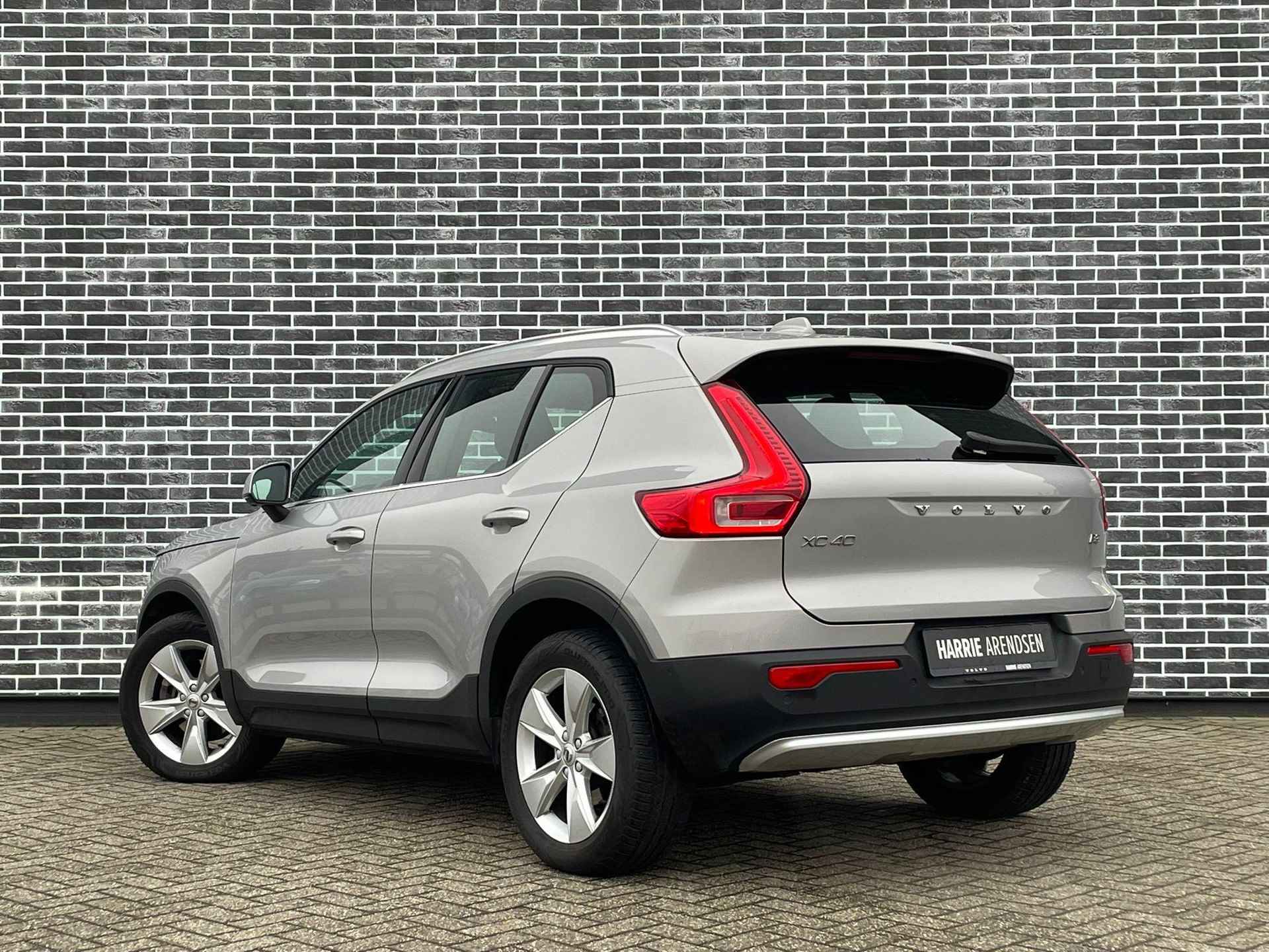 Volvo XC40 2.0 B3 Plus Bright | Trekhaak | Adaptive cruise control | 360 camera | Voorruitverwarming | Stoel- en stuurwielverwarming | Standkachel | Lederen bekleding | - 4/18