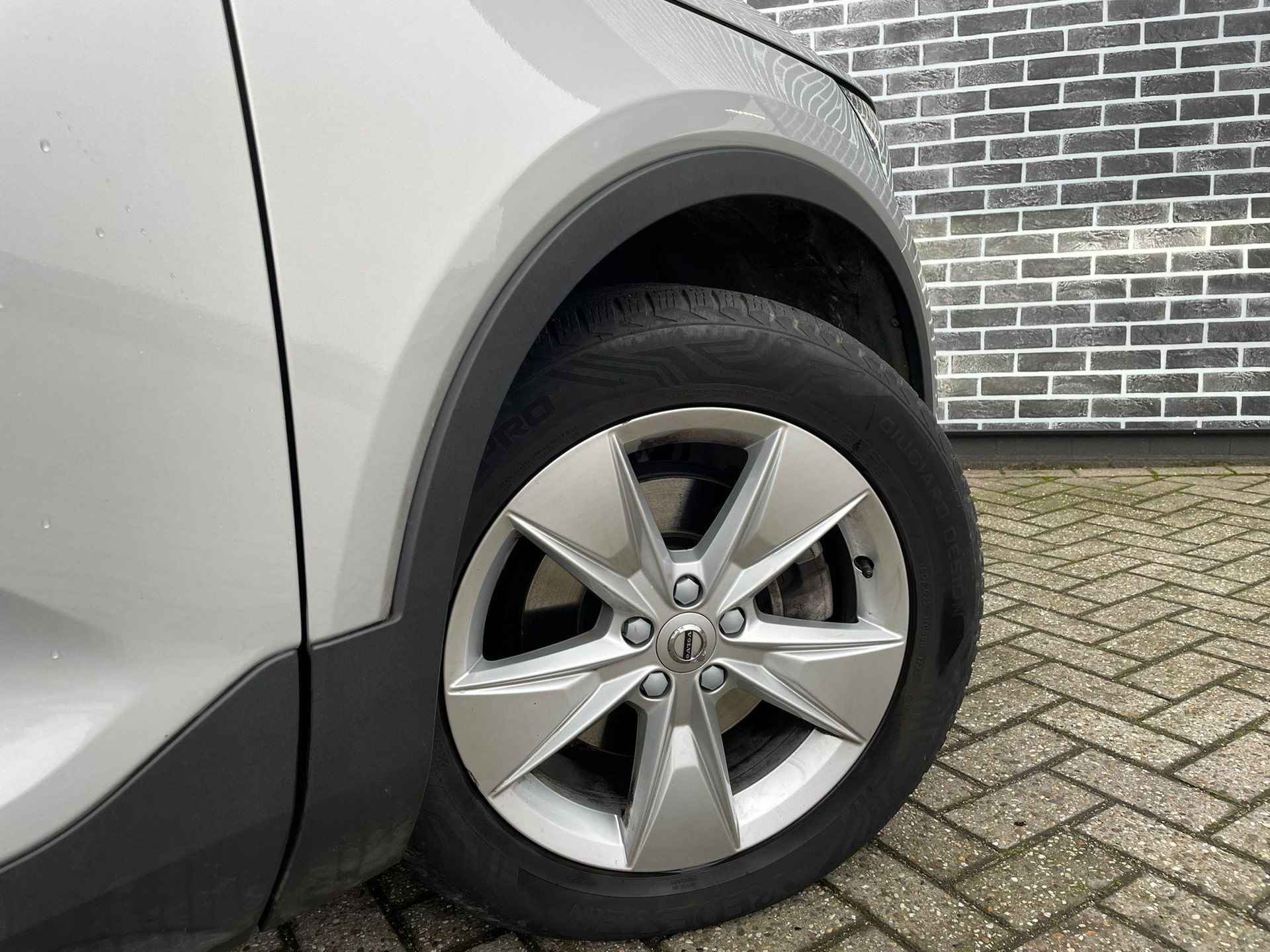 Volvo XC40 2.0 B3 Plus Bright | Trekhaak | Adaptive cruise control | 360 camera | Voorruitverwarming | Stoel- en stuurwielverwarming | Standkachel | Lederen bekleding | - 6/18