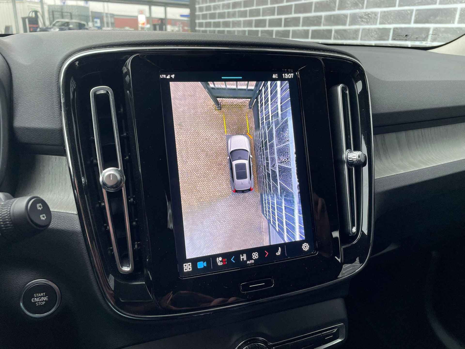 Volvo XC40 2.0 B3 Plus Bright | Trekhaak | Adaptive cruise control | 360 camera | Voorruitverwarming | Stoel- en stuurwielverwarming | Standkachel | Lederen bekleding | - 9/18