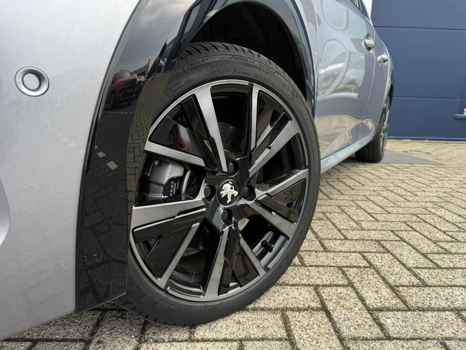 Peugeot e-208 EV GT 50 kWh | €2.000 SEPP | Navi | Carplay | Stoelverwarming | Keyless | Camera - 4/43