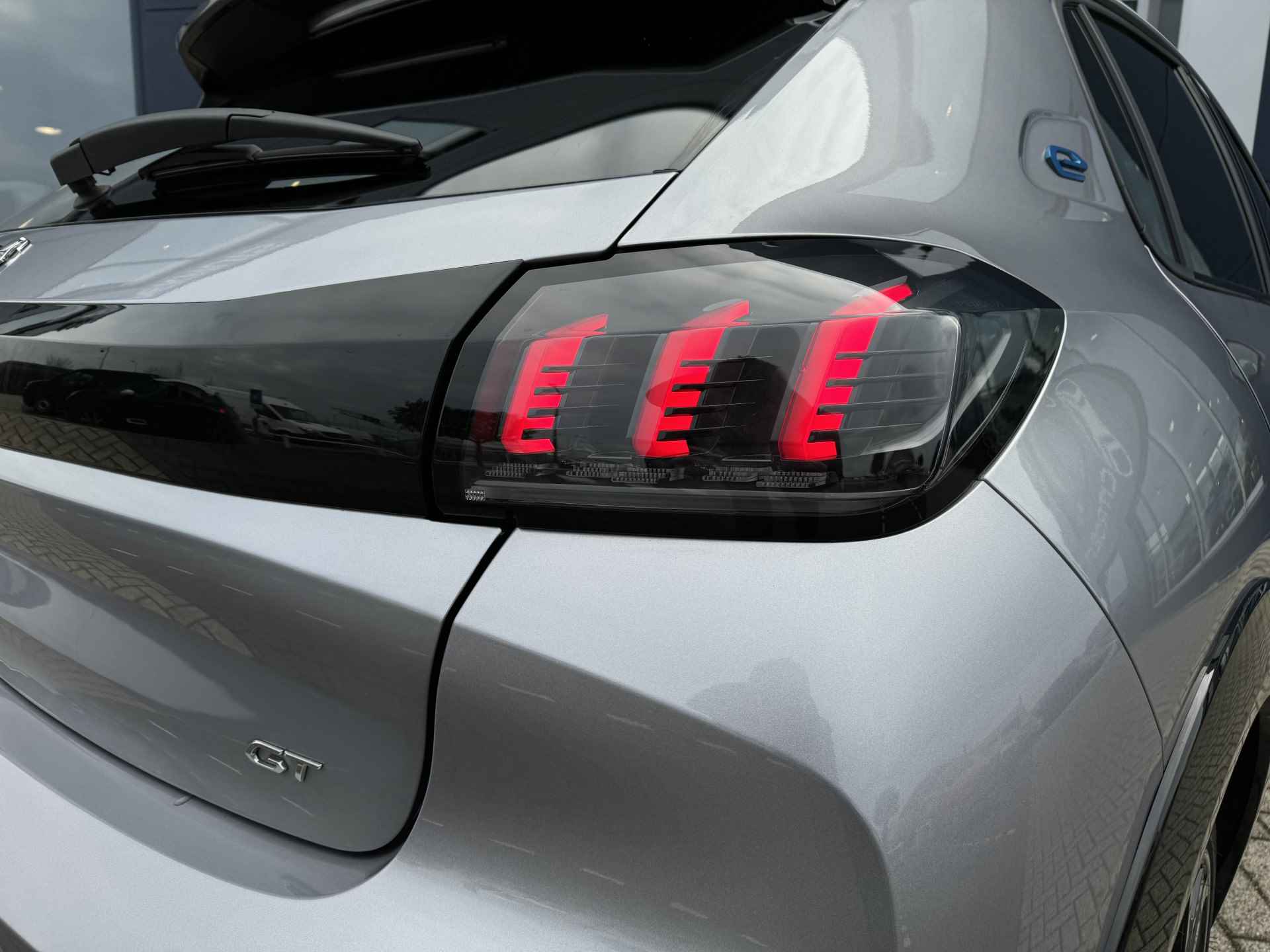 Peugeot e-208 EV GT 50 kWh | €2.000 SEPP | Navi | Carplay | Stoelverwarming | Keyless | Camera - 15/43