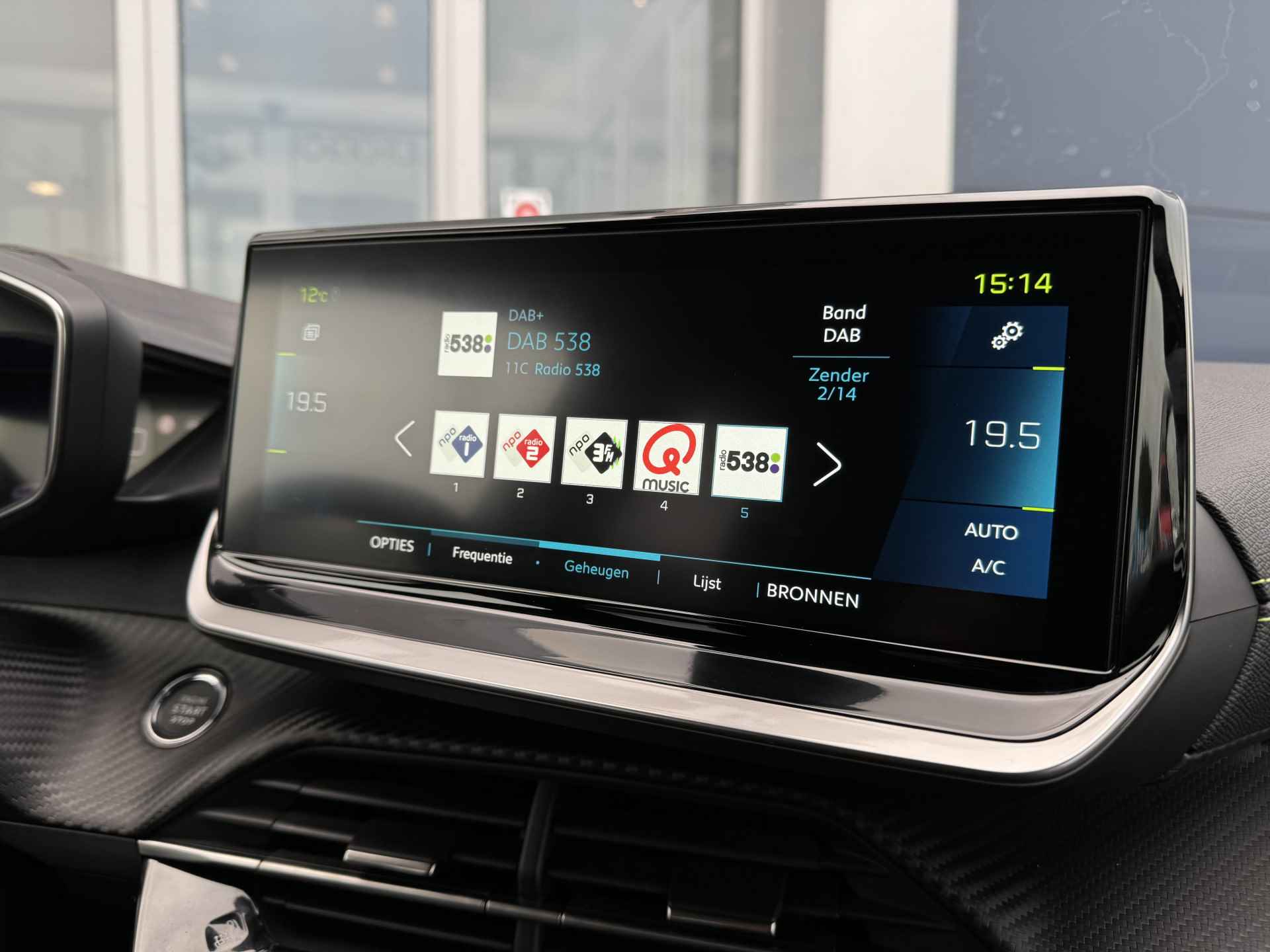Peugeot e-208 EV GT 50 kWh | €2.000 SEPP | Navi | Carplay | Stoelverwarming | Keyless | Camera - 27/43