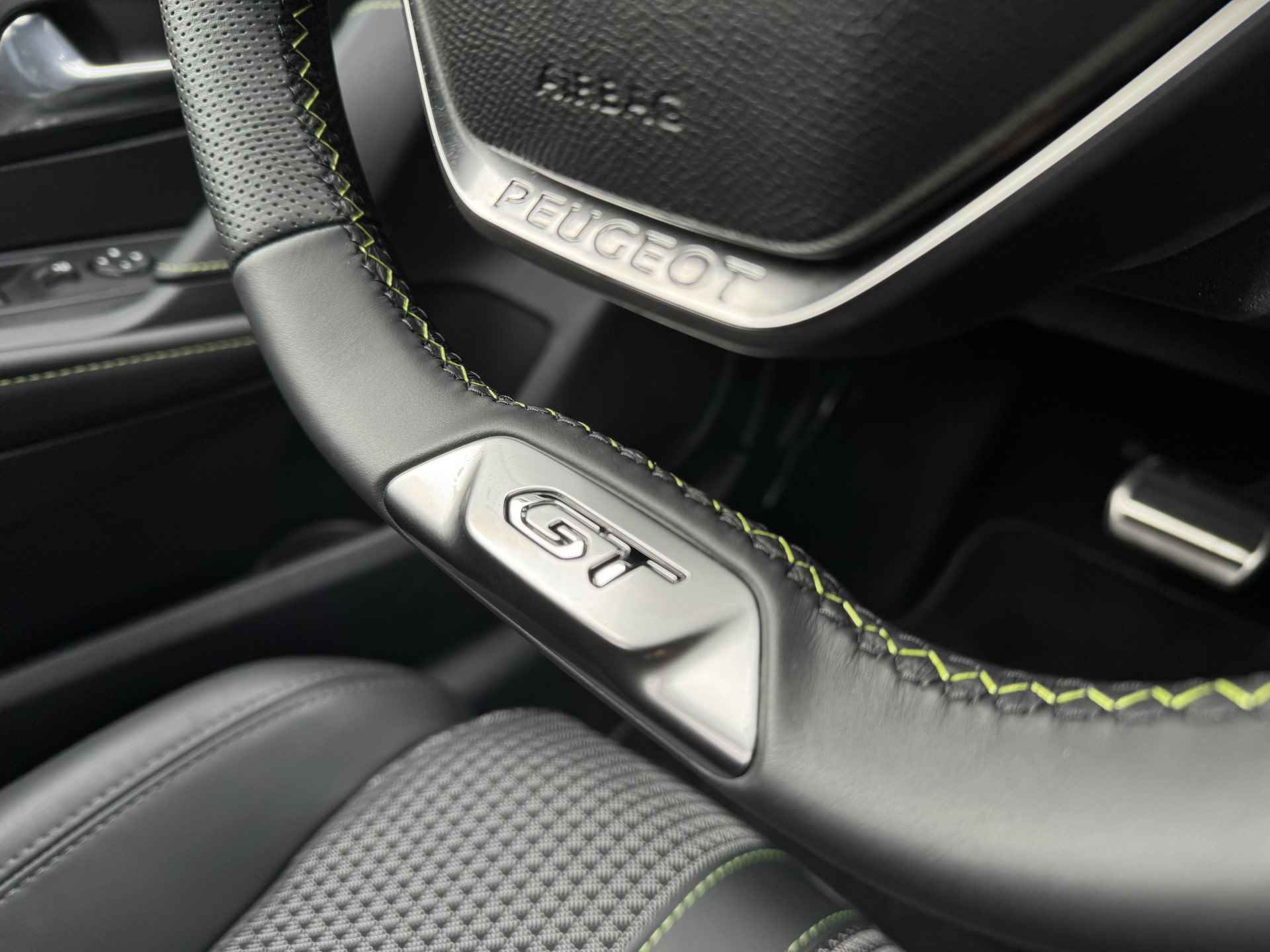 Peugeot e-208 EV GT 50 kWh | €2.000 SEPP | Navi | Carplay | Stoelverwarming | Keyless | Camera - 37/43