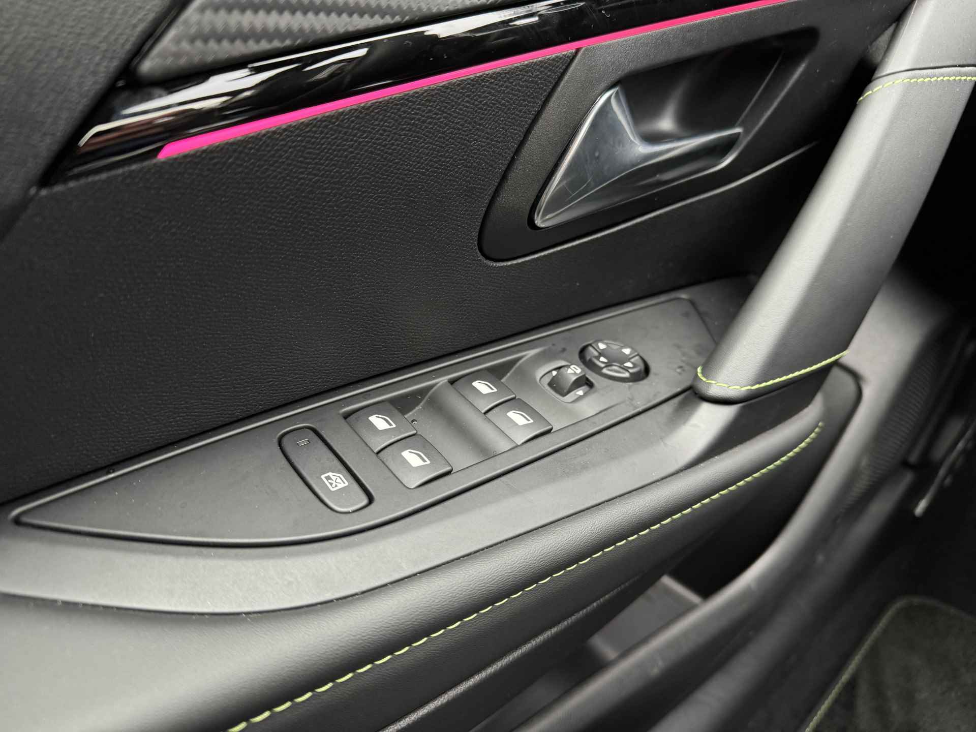 Peugeot e-208 EV GT 50 kWh | €2.000 SEPP | Navi | Carplay | Stoelverwarming | Keyless | Camera - 42/43
