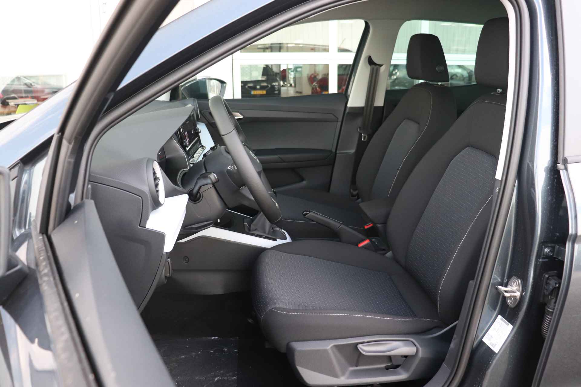SEAT Arona 1.0 TSI Style Business Connect | 18" Lichtmetalen velgen | Stoelverwarming | Virtual cockpit | Parkeersensoren voor + achter - 6/28