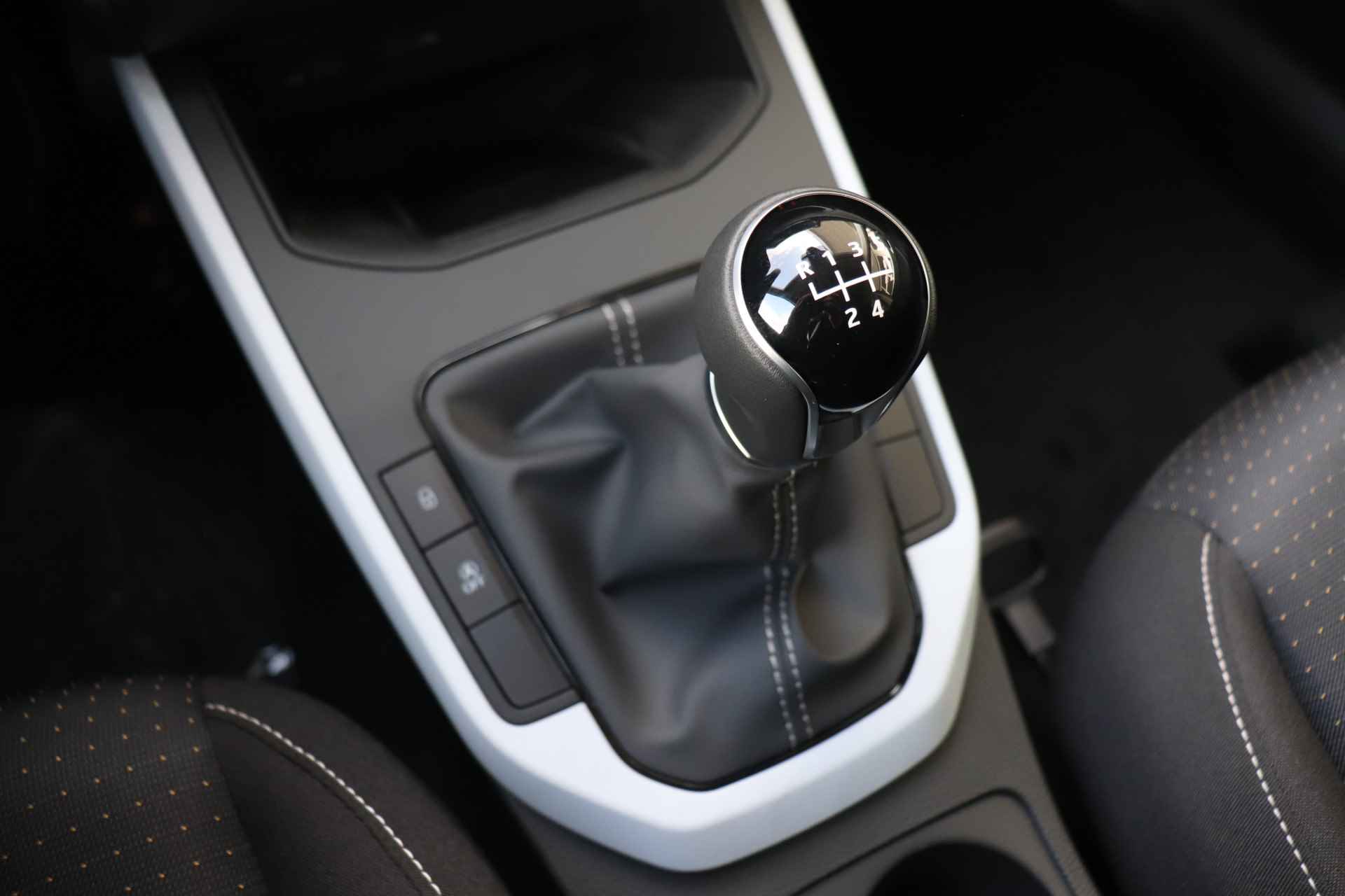 SEAT Arona 1.0 TSI Style Business Connect | 18" Lichtmetalen velgen | Stoelverwarming | Virtual cockpit | Parkeersensoren voor + achter - 22/28