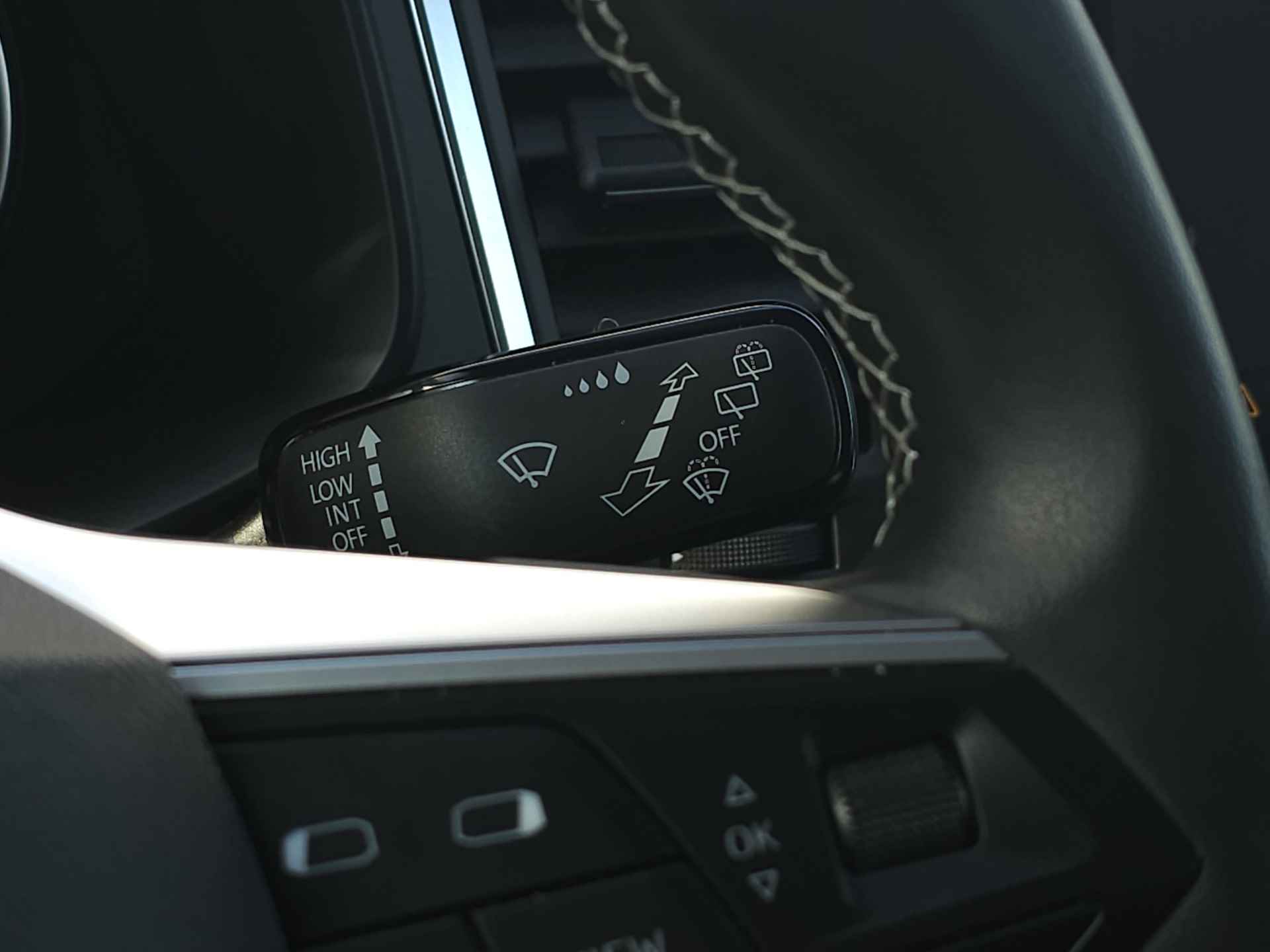 SEAT Ateca 1.0 TSI 110 pk Style Business Intense | Navigatie | LED | Lm velgen | Camera | Sensoren | All Season banden | incl. Bovag rijklaarpakket met 12 maanden garantie | - 24/35