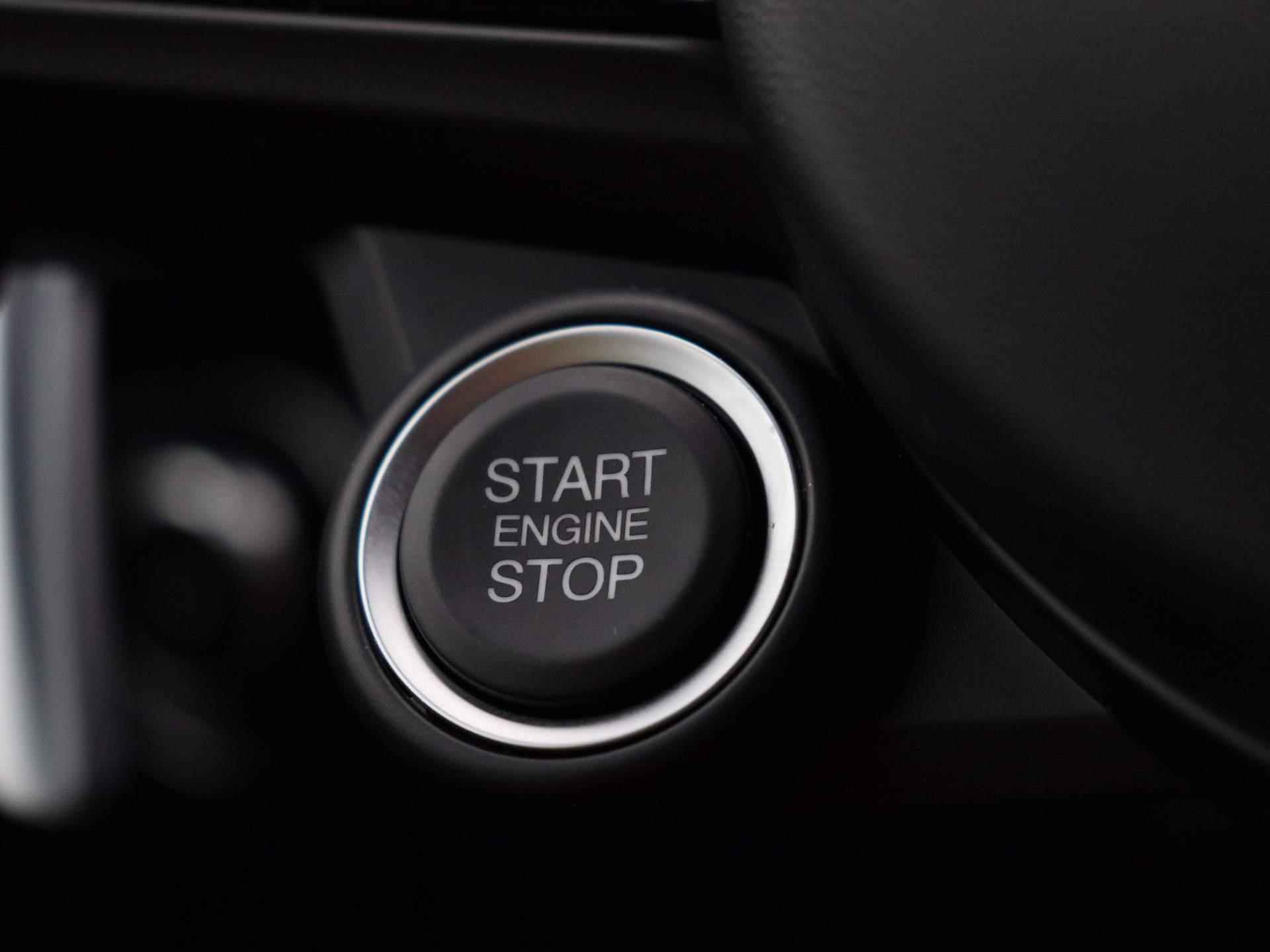 Alfa Romeo Stelvio 2.0 T AWD Sprint | Automaat | Half-Leder | Navigatie | Climate control | Parkeer sensoren | LMV | Xenon | Camera | Lage km stand - 24/45