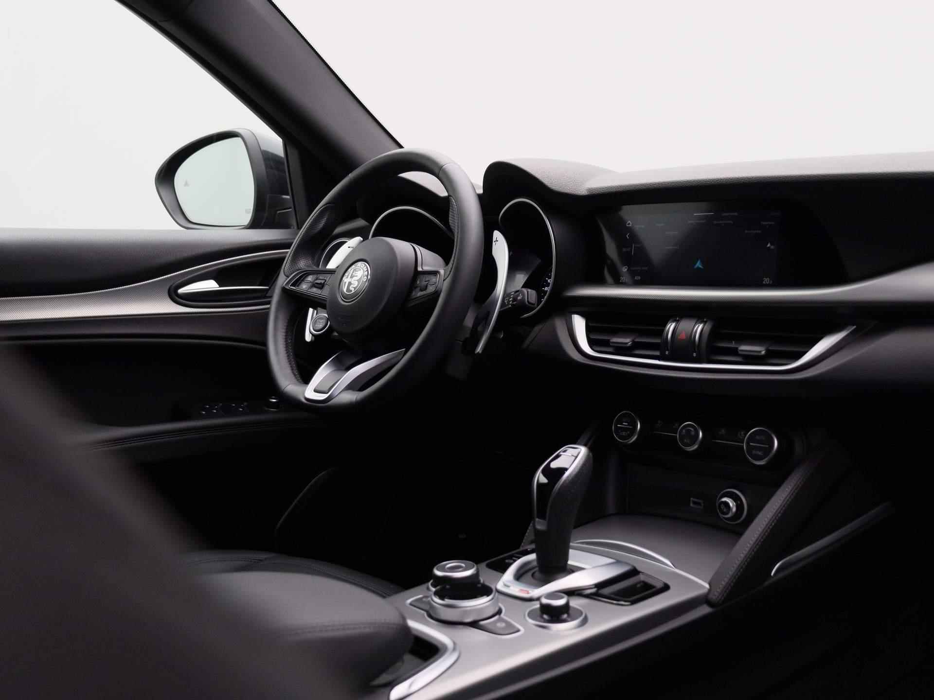 Alfa Romeo Stelvio 2.0 T AWD Sprint | Automaat | Half-Leder | Navigatie | Climate control | Parkeer sensoren | LMV | Xenon | Camera | Lage km stand - 34/45