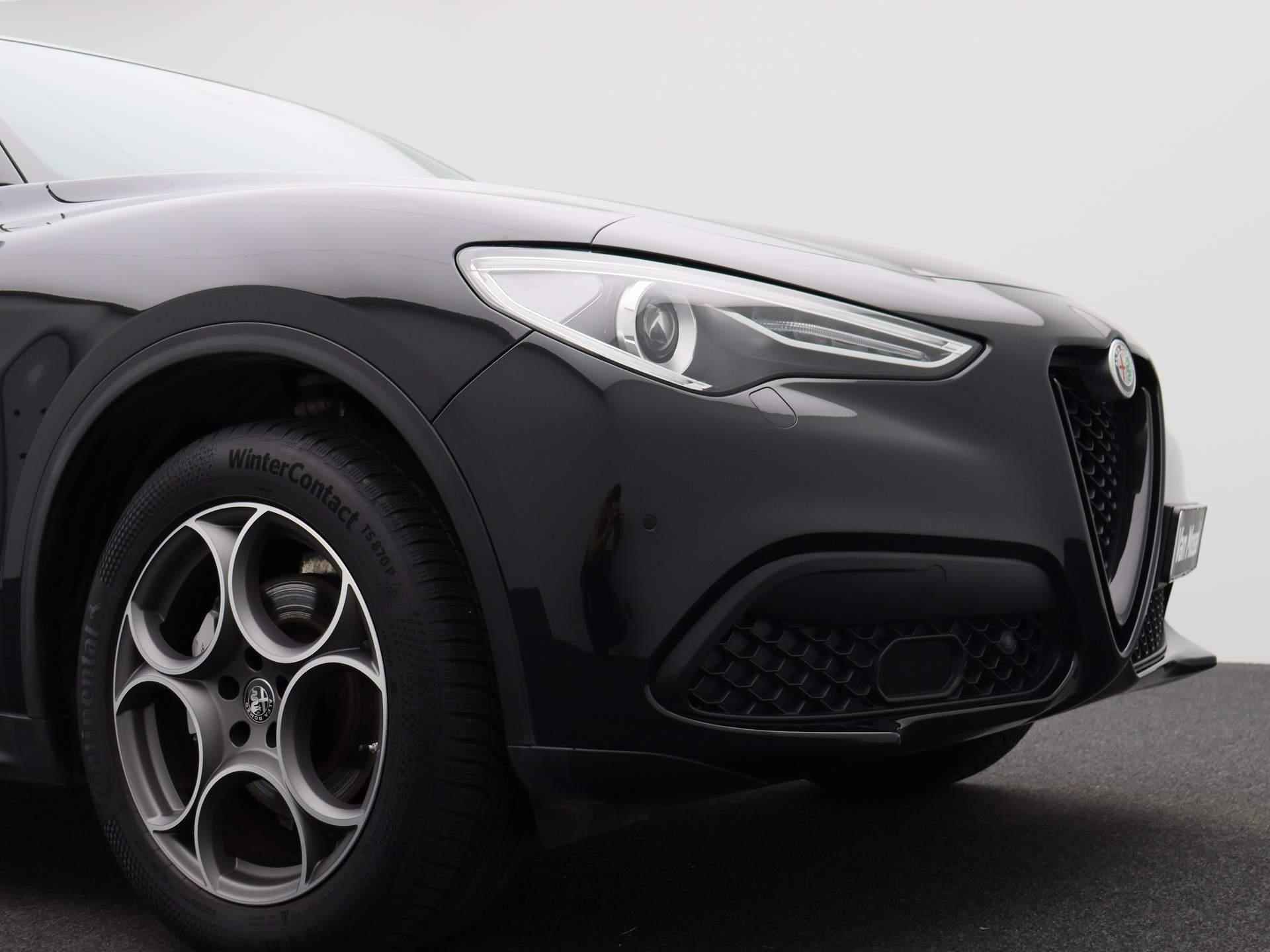 Alfa Romeo Stelvio 2.0 T AWD Sprint | Automaat | Half-Leder | Navigatie | Climate control | Parkeer sensoren | LMV | Xenon | Camera | Lage km stand - 43/45