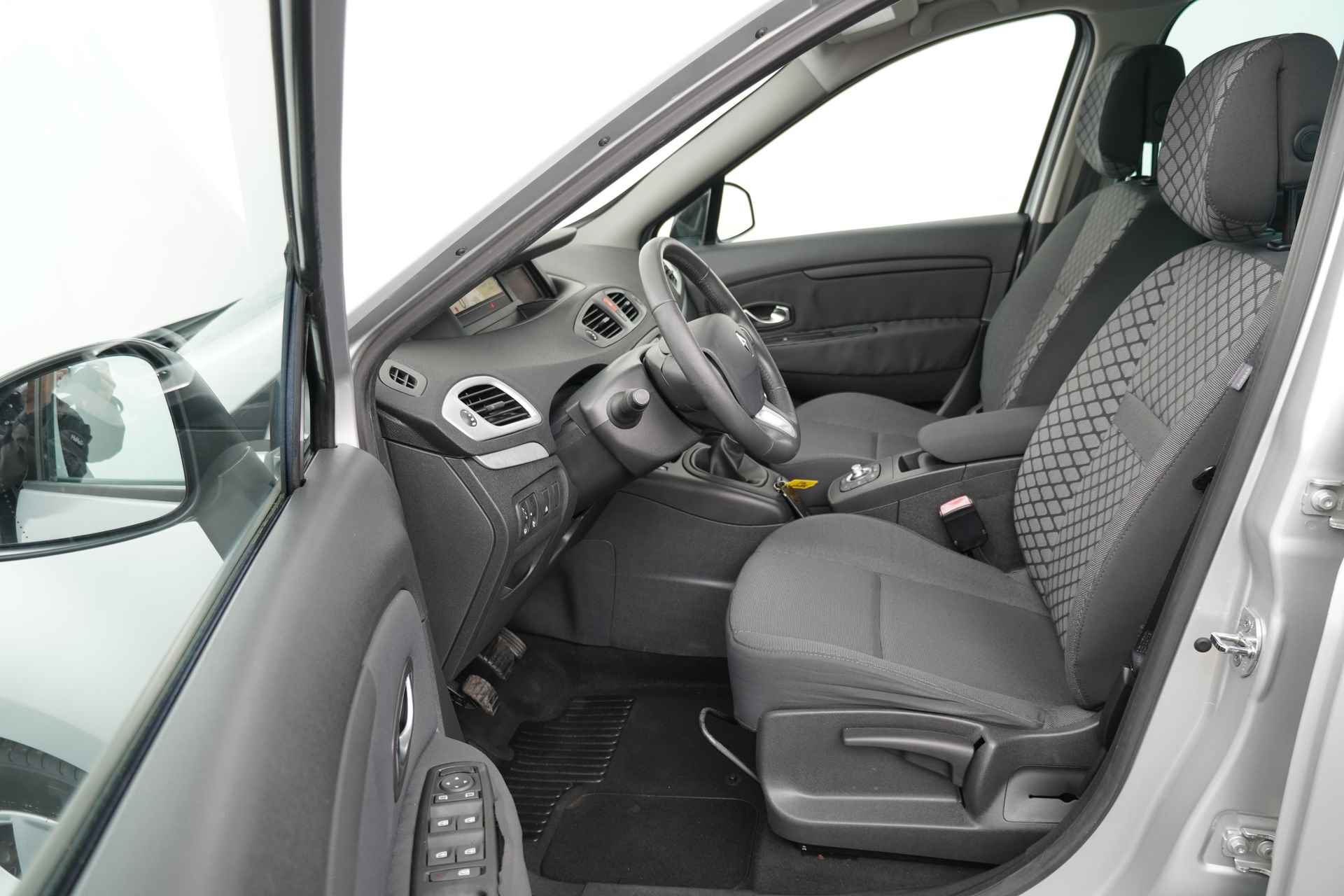 Renault Scénic BWJ 2010 | 1.4 TCE 131PK Celsium | NWE APK | CLIMA | TREKHAAK | CAMERA A | NAVI | PDC V+A | LMV | PRIVACY GLASS - 5/32