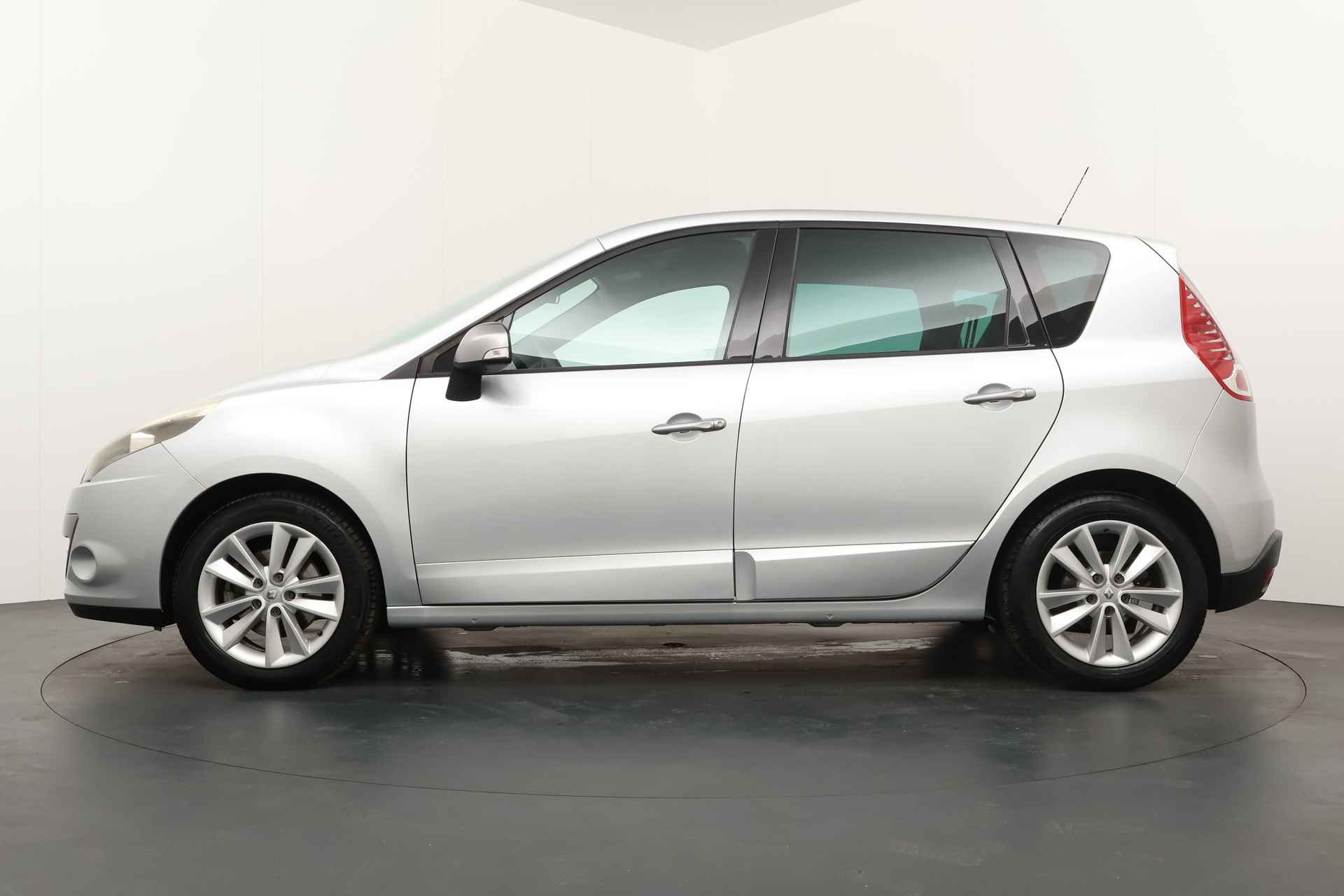 Renault Scénic BWJ 2010 | 1.4 TCE 131PK Celsium | NWE APK | CLIMA | TREKHAAK | CAMERA A | NAVI | PDC V+A | LMV | PRIVACY GLASS - 7/32