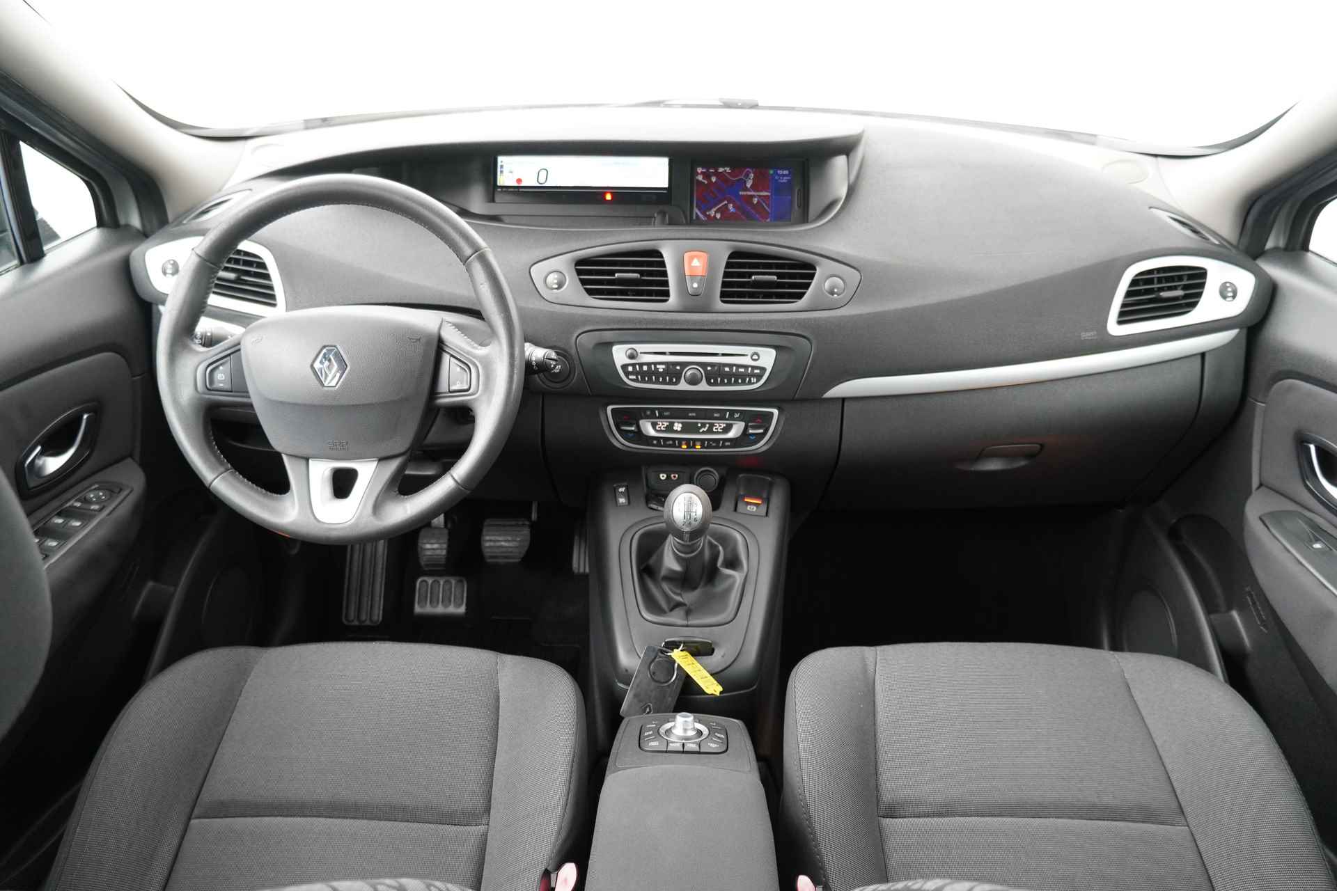 Renault Scénic BWJ 2010 | 1.4 TCE 131PK Celsium | NWE APK | CLIMA | TREKHAAK | CAMERA A | NAVI | PDC V+A | LMV | PRIVACY GLASS - 8/32