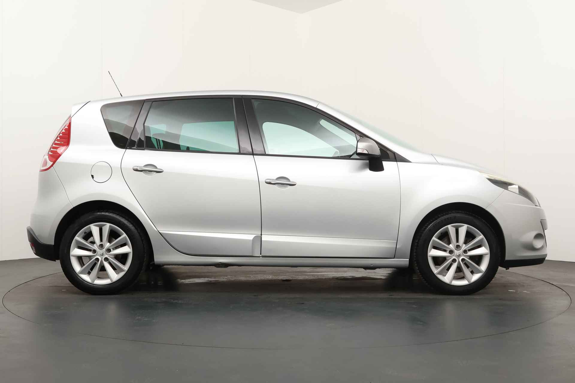 Renault Scénic BWJ 2010 | 1.4 TCE 131PK Celsium | NWE APK | CLIMA | TREKHAAK | CAMERA A | NAVI | PDC V+A | LMV | PRIVACY GLASS - 22/32