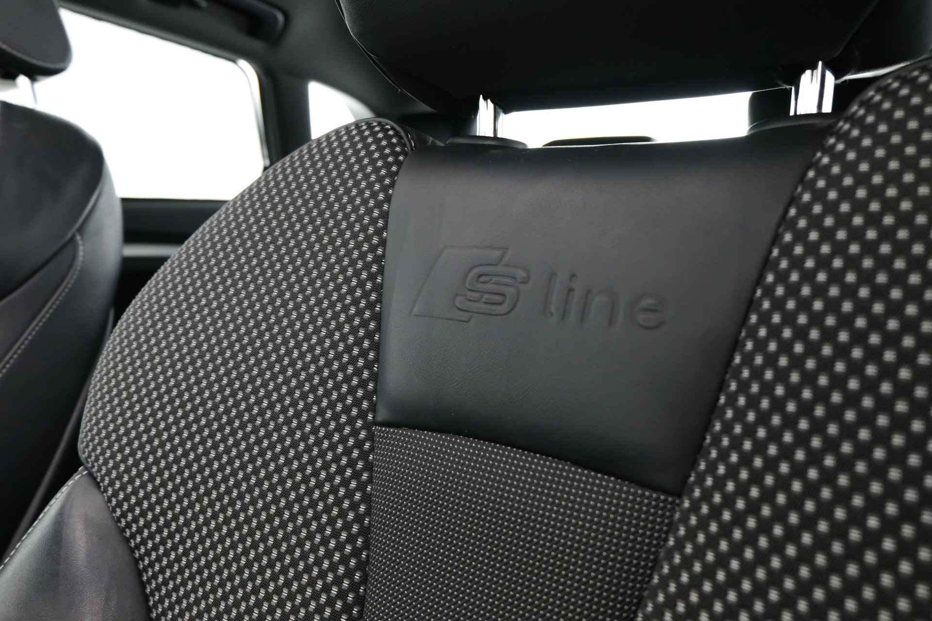 Audi A3 Sportback 1.4 e-tron PHEV / S-LINE / SCHUIF-KANTEL / CRUISE / CLIMA / NAVI / - 24/38