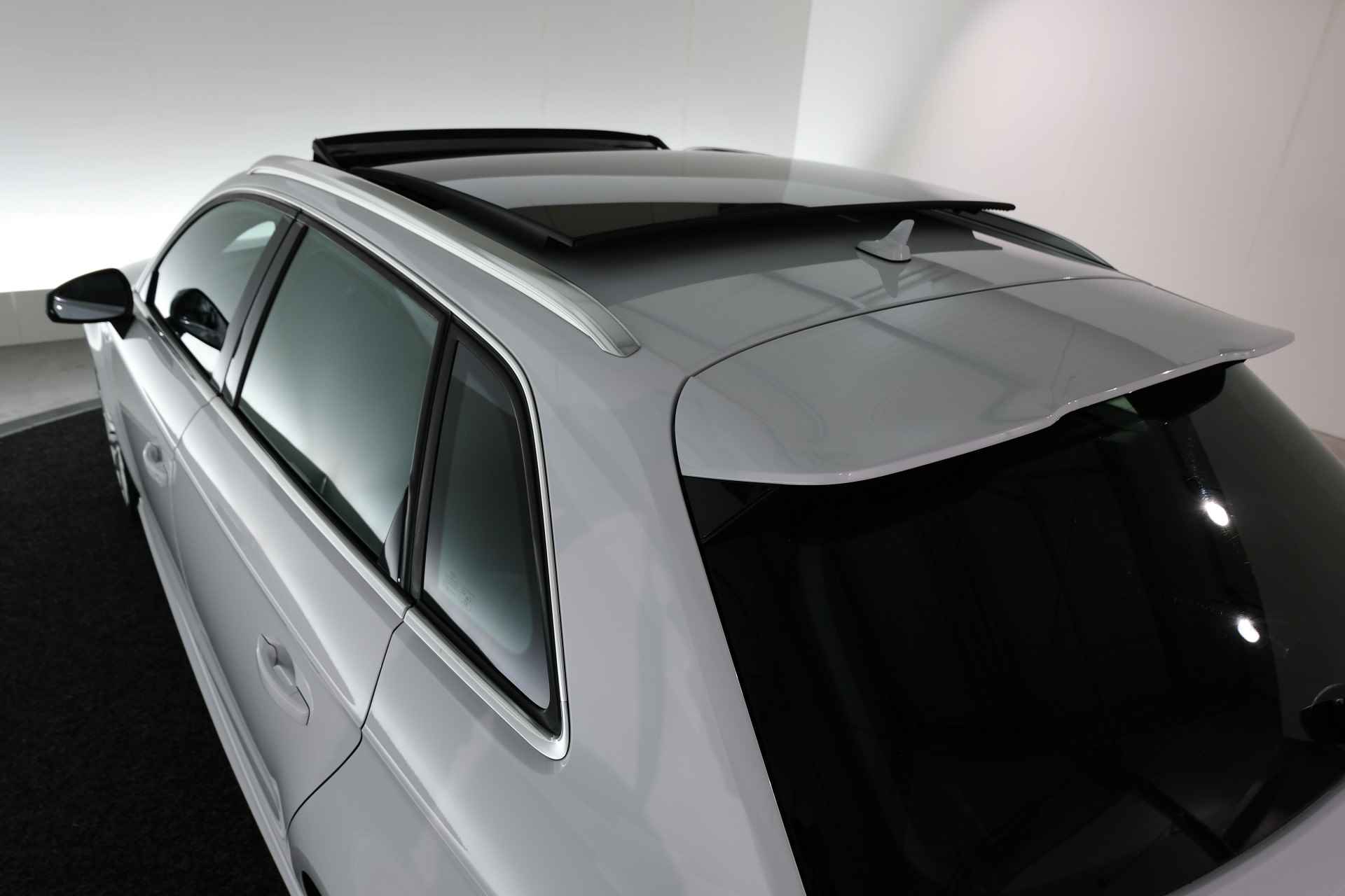 Audi A3 Sportback 1.4 e-tron PHEV / S-LINE / SCHUIF-KANTEL / CRUISE / CLIMA / NAVI / - 29/38
