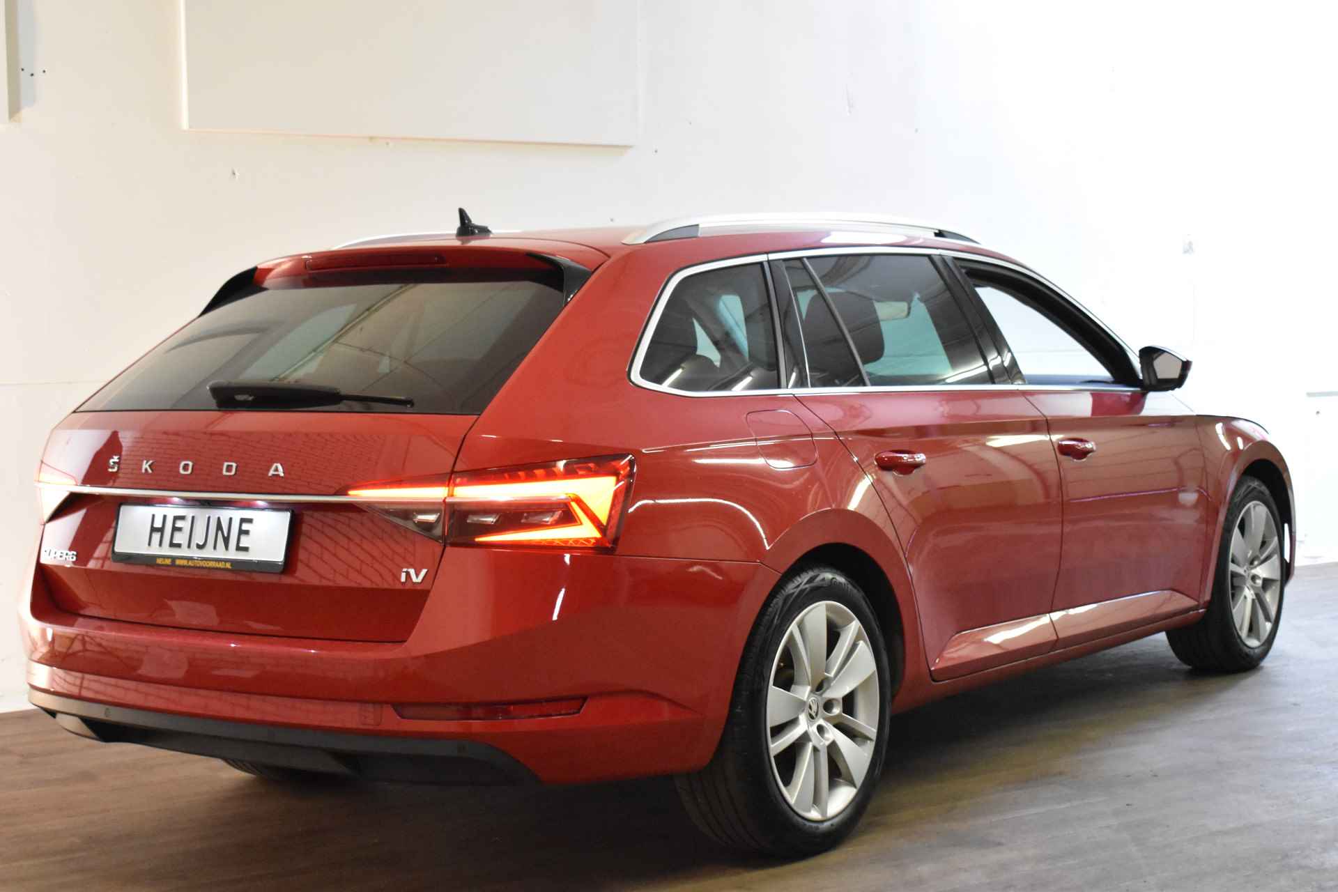 Škoda Superb Combi iV 218PK DSG HYBRID BUSINESS + VIRTUAL/TREKHAAK/CAMERA - 3/47