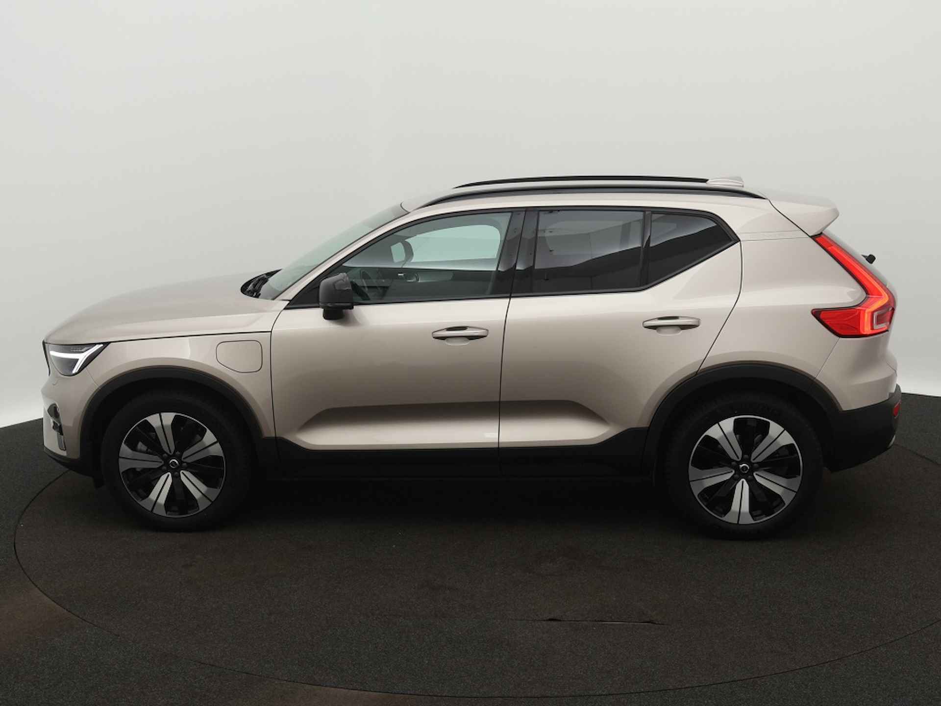 Volvo XC40 1.5 T4 R Plus Dark - 2/34