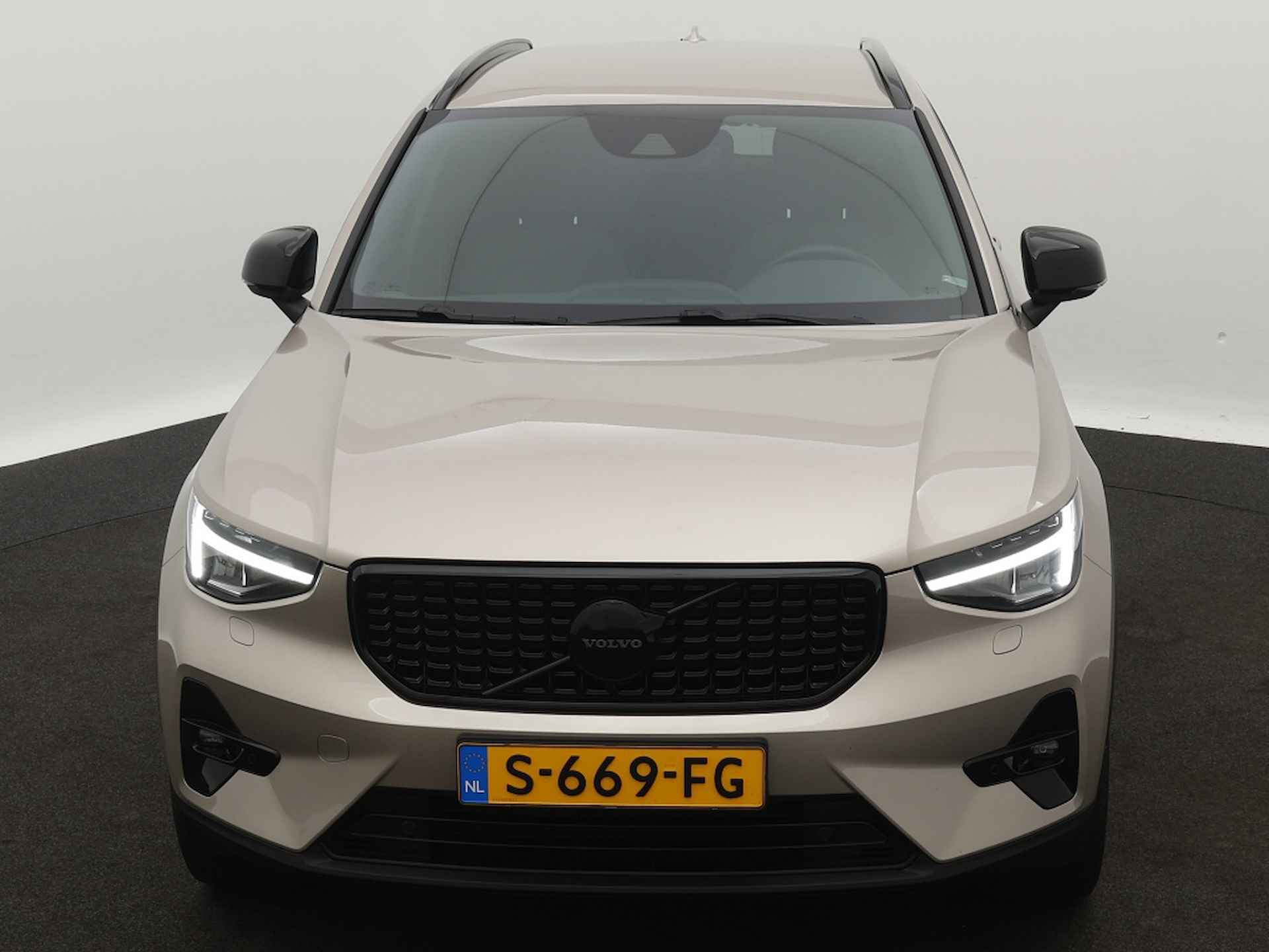 Volvo XC40 1.5 T4 R Plus Dark - 9/34