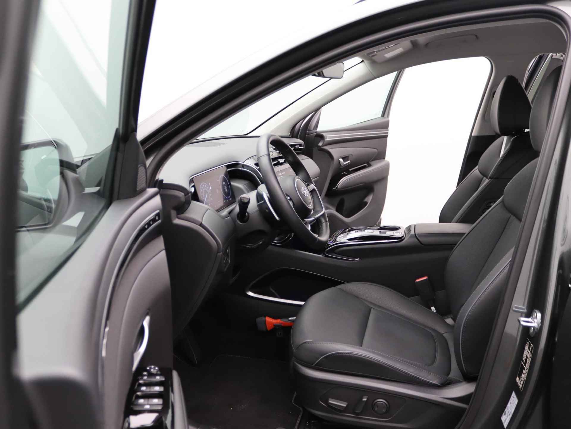 Hyundai Tucson 1.6 T-GDI PHEV Premium | Plug-In | Navigatie | Stoelverwarming | Stoelventilatie | LED | DAB | Cruise Control | Achteruitrijcamera | Surround view | - 15/48