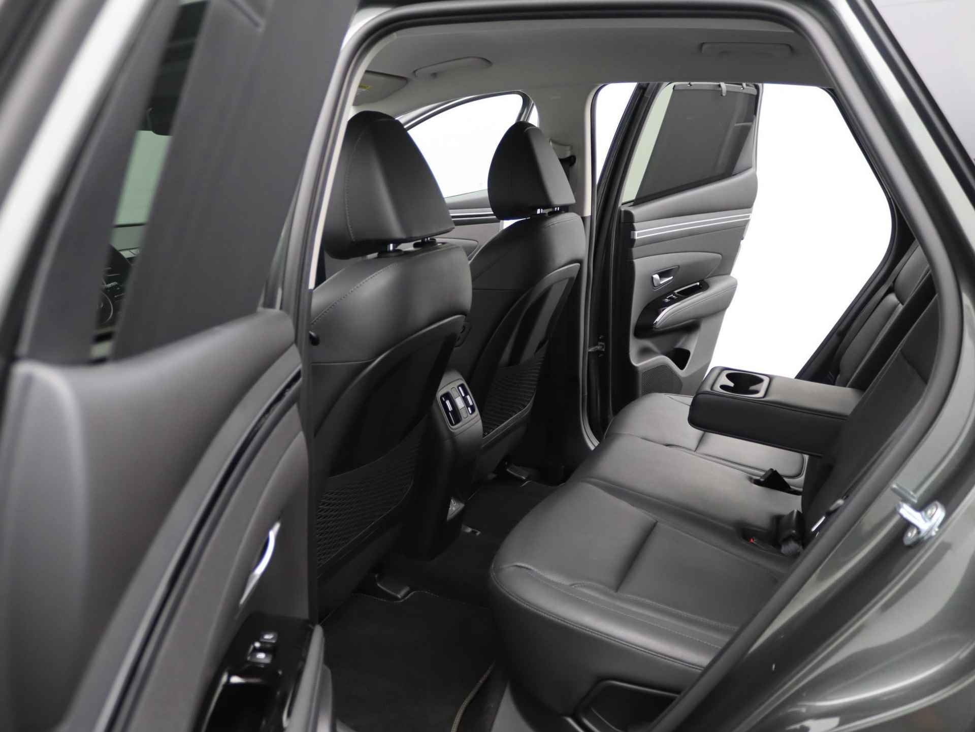 Hyundai Tucson 1.6 T-GDI PHEV Premium | Plug-In | Navigatie | Stoelverwarming | Stoelventilatie | LED | DAB | Cruise Control | Achteruitrijcamera | Surround view | - 16/49
