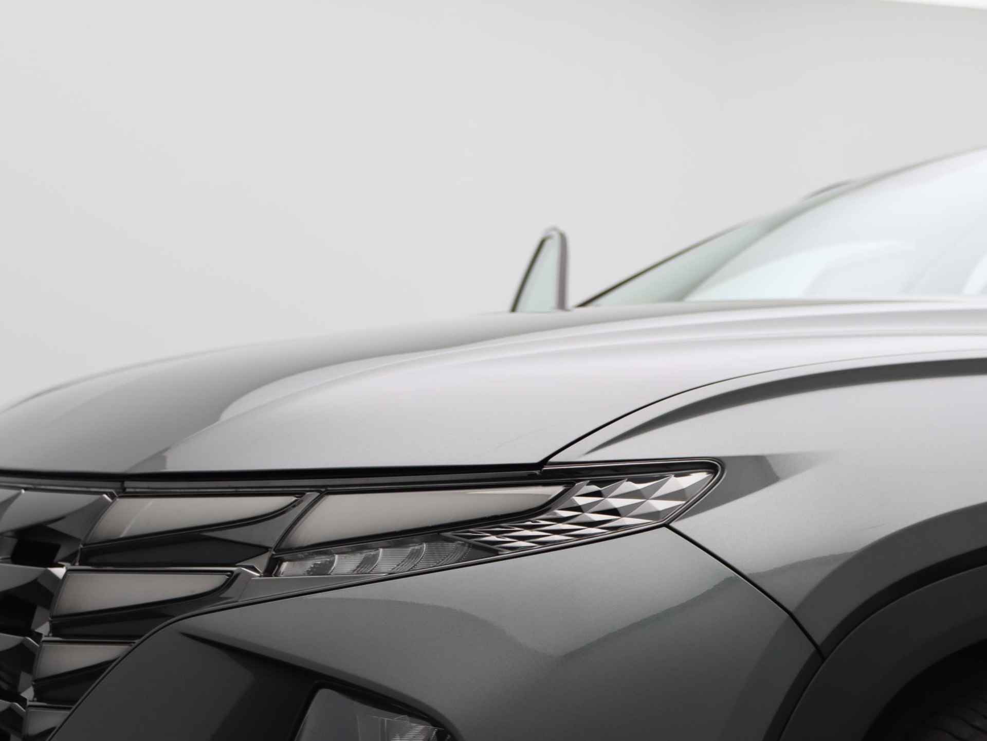 Hyundai Tucson 1.6 T-GDI PHEV Premium | Plug-In | Navigatie | Stoelverwarming | Stoelventilatie | LED | DAB | Cruise Control | Achteruitrijcamera | Surround view | - 18/49
