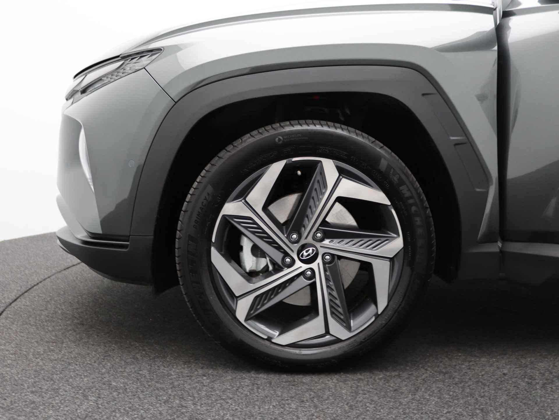 Hyundai Tucson 1.6 T-GDI PHEV Premium | Plug-In | Navigatie | Stoelverwarming | Stoelventilatie | LED | DAB | Cruise Control | Achteruitrijcamera | Surround view | - 19/48