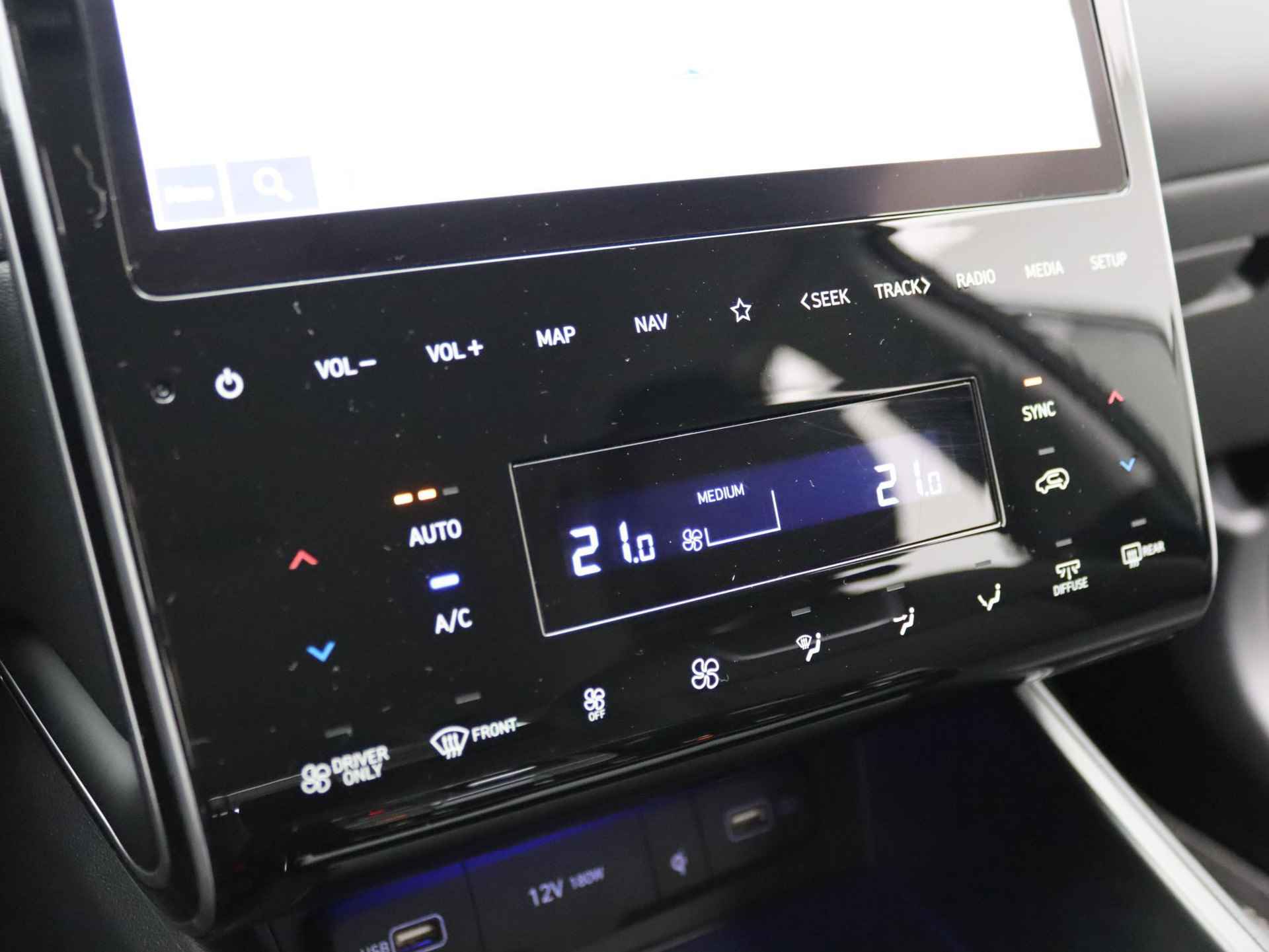 Hyundai Tucson 1.6 T-GDI PHEV Premium | Plug-In | Navigatie | Stoelverwarming | Stoelventilatie | LED | DAB | Cruise Control | Achteruitrijcamera | Surround view | - 25/49