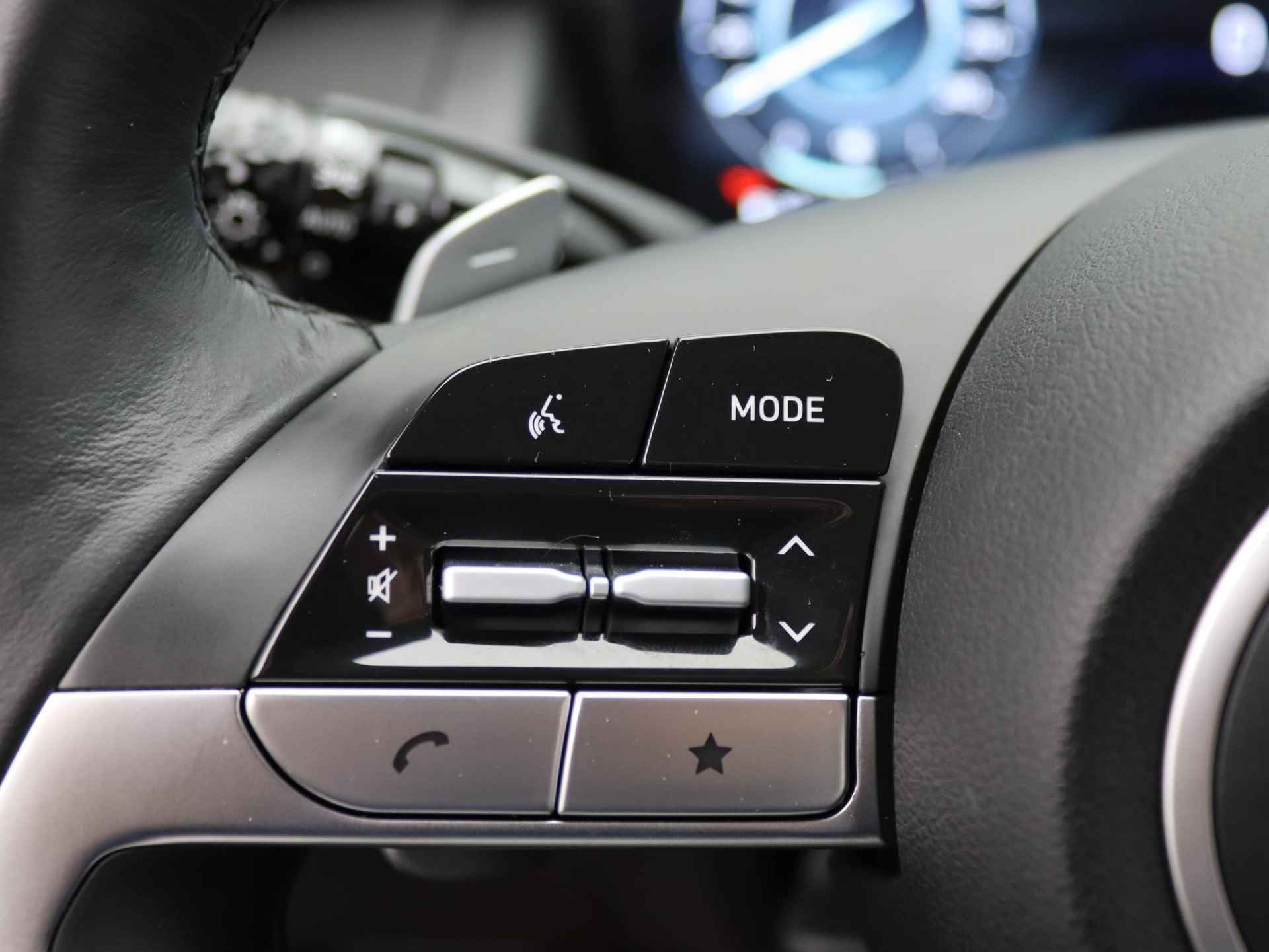 Hyundai Tucson 1.6 T-GDI PHEV Premium | Plug-In | Navigatie | Stoelverwarming | Stoelventilatie | LED | DAB | Cruise Control | Achteruitrijcamera | Surround view | - 27/49