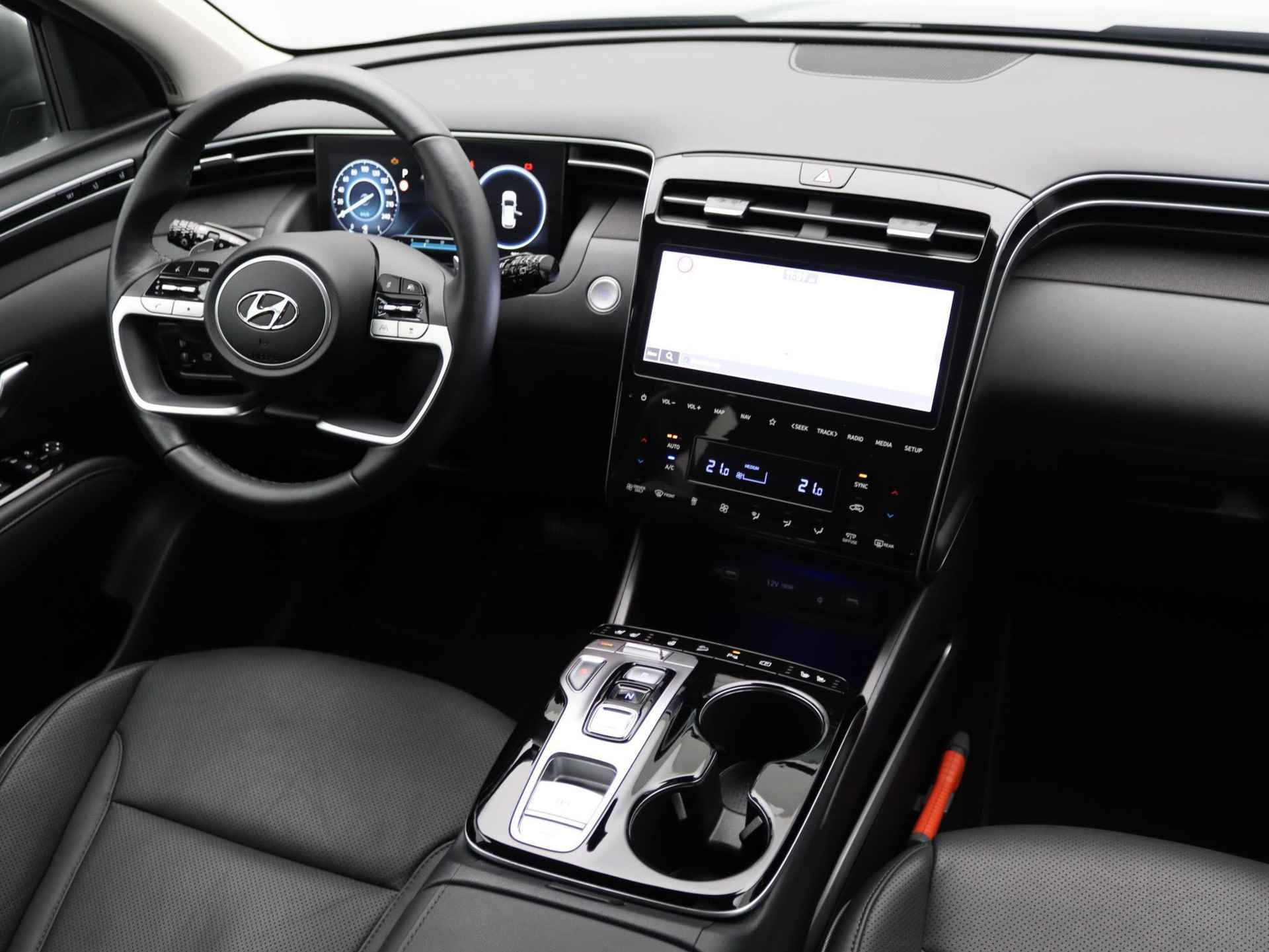 Hyundai Tucson 1.6 T-GDI PHEV Premium | Plug-In | Navigatie | Stoelverwarming | Stoelventilatie | LED | DAB | Cruise Control | Achteruitrijcamera | Surround view | - 34/49