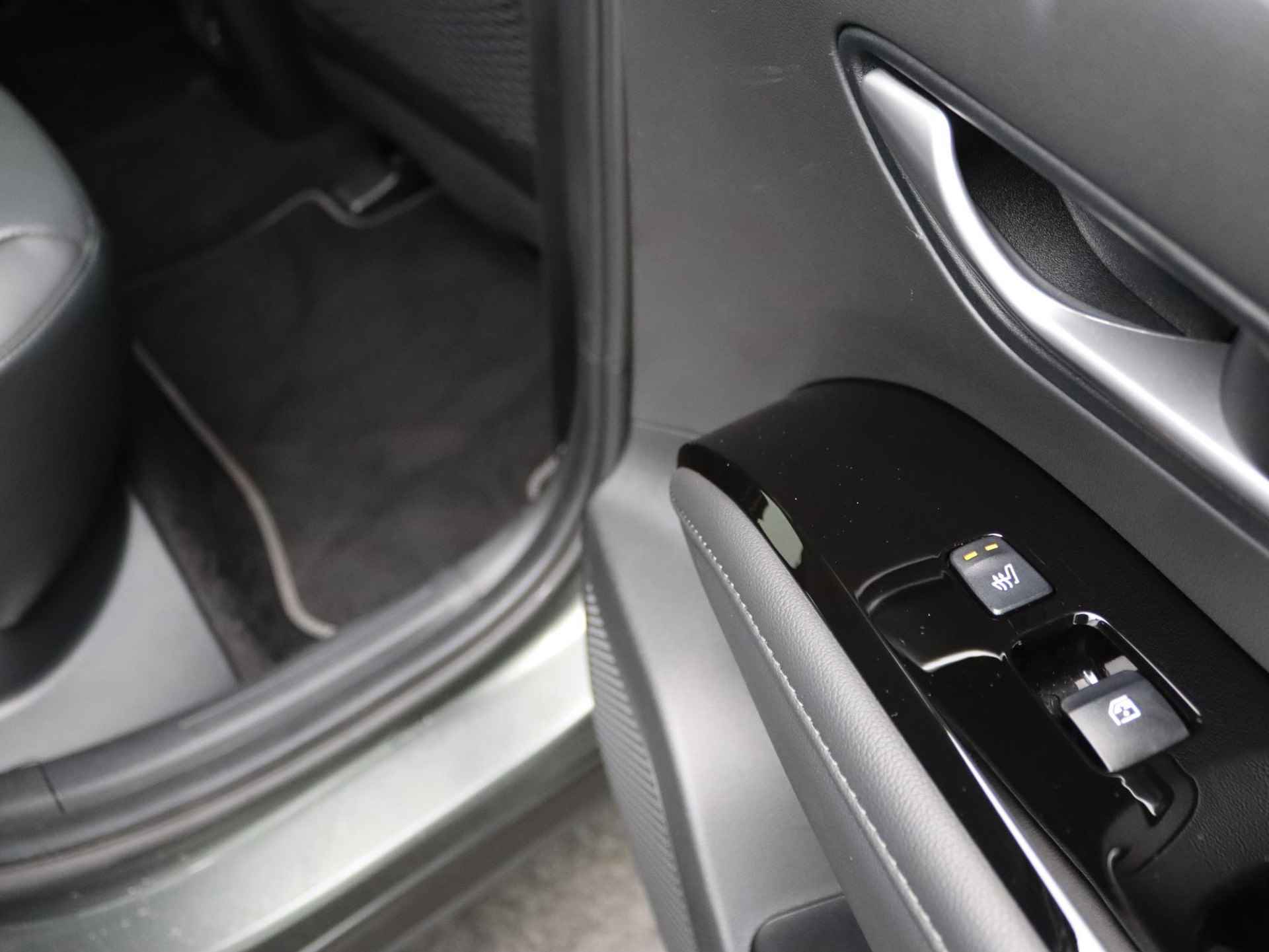 Hyundai Tucson 1.6 T-GDI PHEV Premium | Plug-In | Navigatie | Stoelverwarming | Stoelventilatie | LED | DAB | Cruise Control | Achteruitrijcamera | Surround view | - 37/49