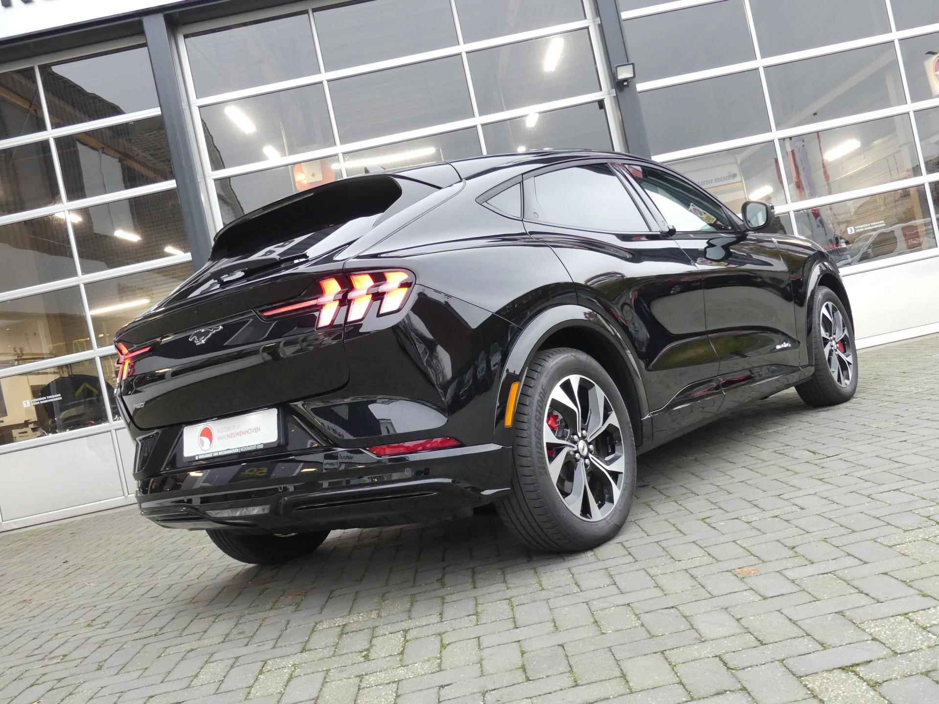 Ford Mustang Mach-E AWD €. 29.999,- excl. btw *8 jaar garantie - 44/47