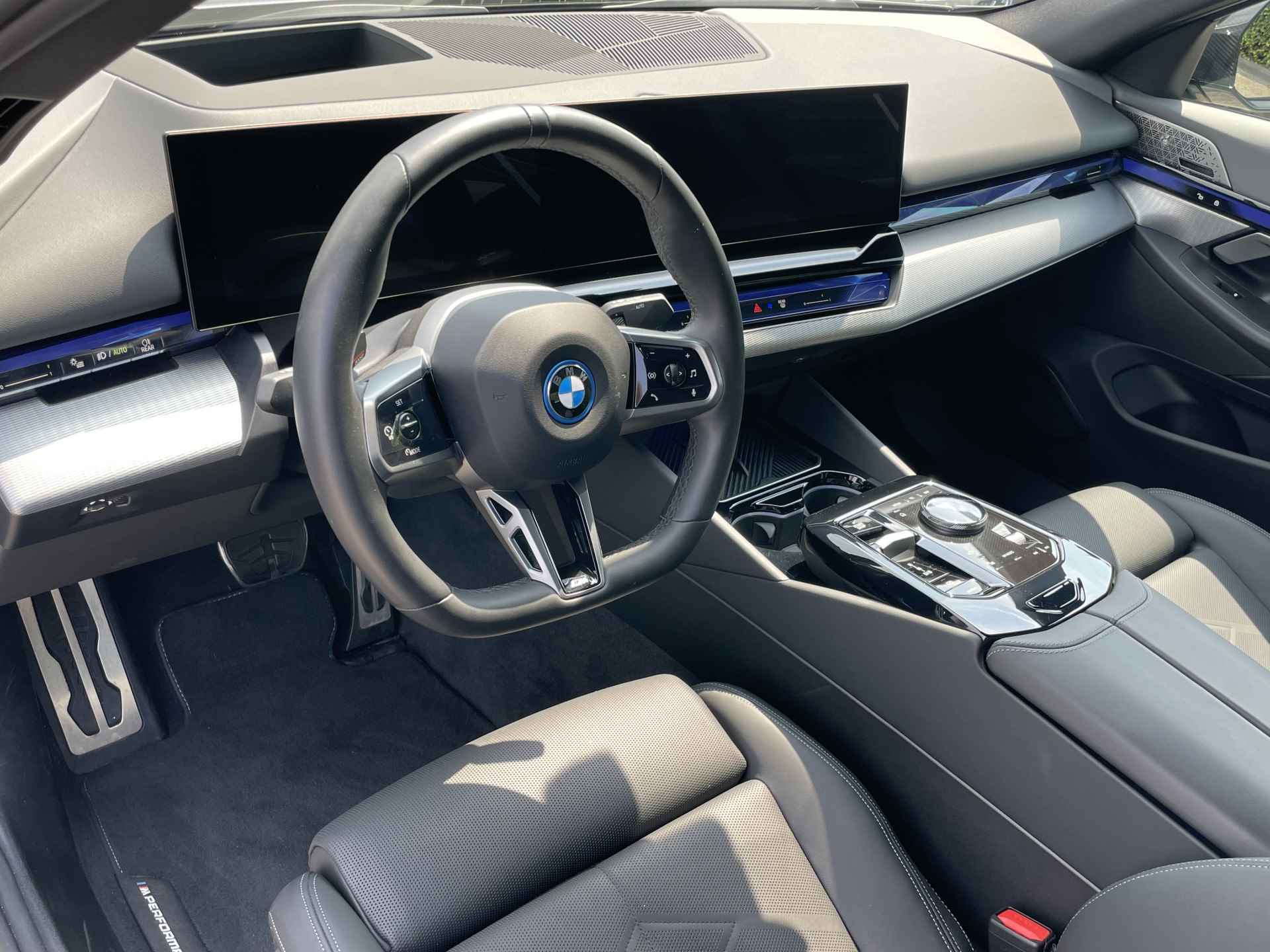 BMW i5 eDrive40 | M-Sport Pro | N.P. € 110.000 | BJ 2024 | M Performance parts | Individual Frozen Pure Grey | Bowers & Wilkins | Driv. | 21'' Frozen Midnight - 15/37