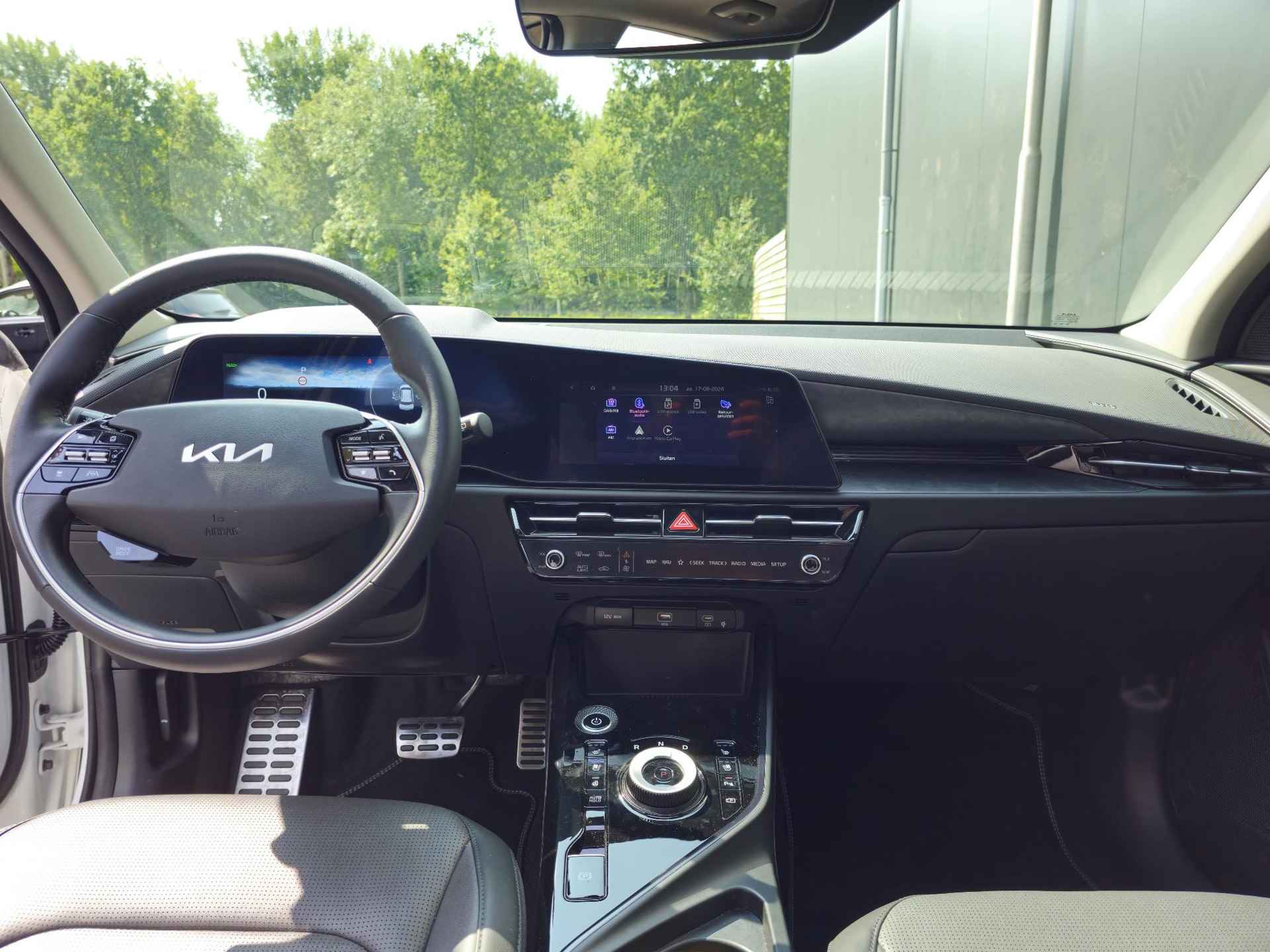 Kia Niro EV ExecutiveLine 64.8 kWh Meest Luxe uitvoering | Navi | Privacy Glass | Stoel- Stuurverwarming | Stoelventilatie | Schuifdak | Automatische Achterklep | Apple Carplay | Elektrische voorstoelen | Fabrieksgarantie t/m 06-07-2030 - 21/33