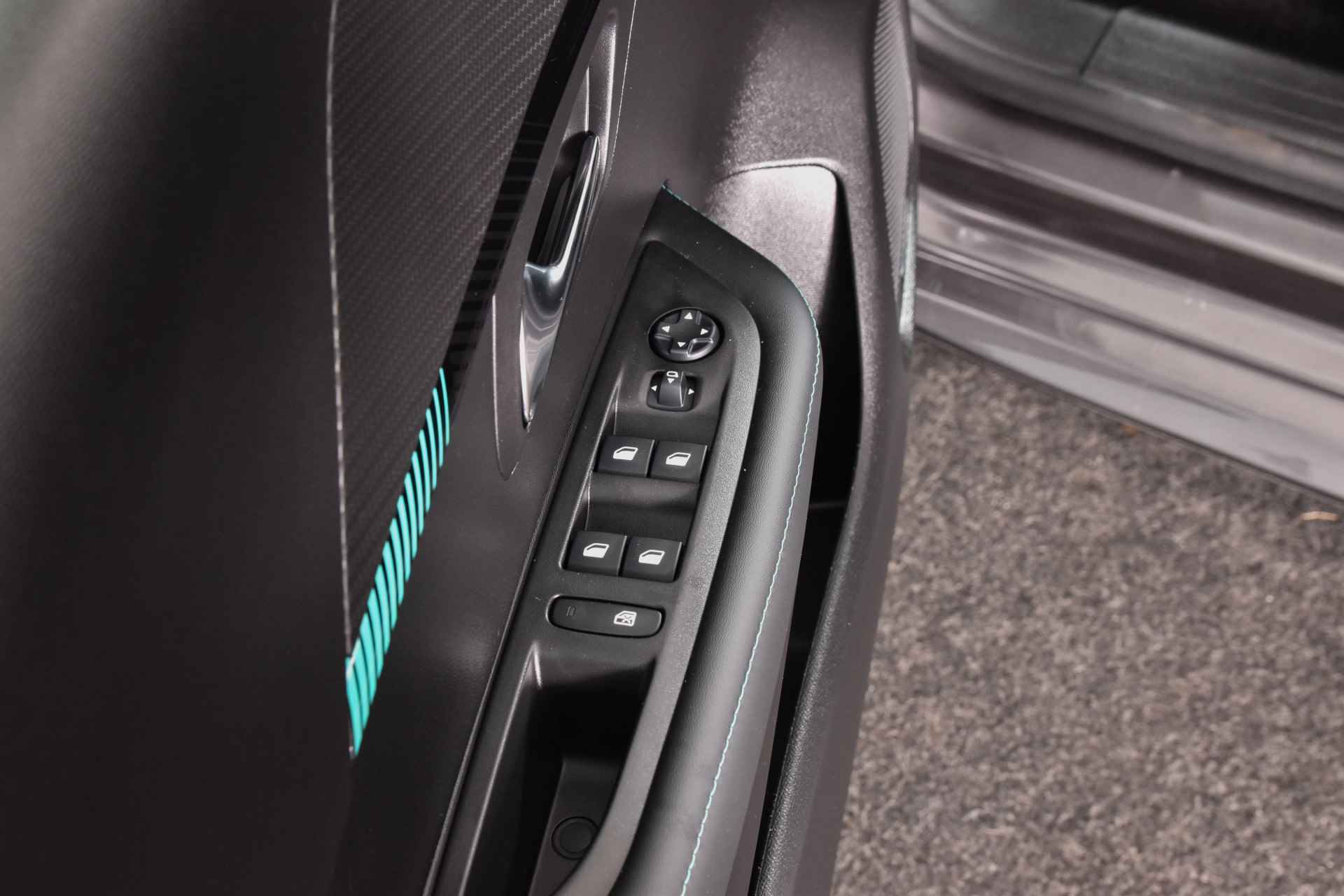 Peugeot 208 1.2 PureTech 100 PK Allure - Automaat | Cruise | PDC | Camera | App. Connect | ECC | LM 16" | LED | - 43/48