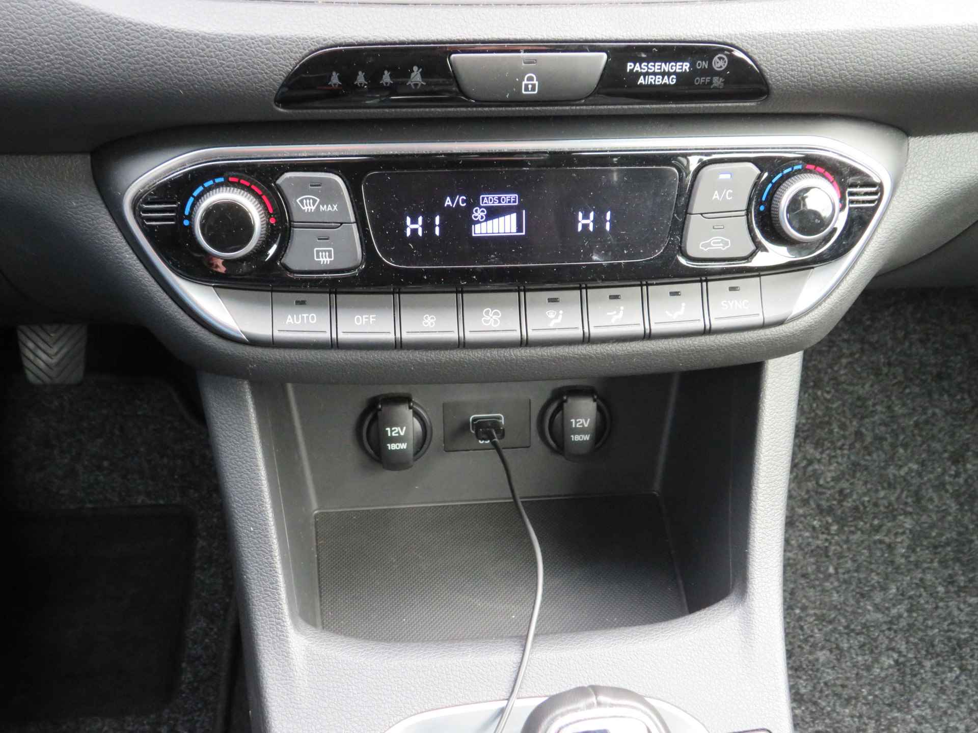 Hyundai i30 T-GDi MHEV, Hybrid, Parkeersensoren en Camera Android/Applecarplay, Nette auto! - 21/34