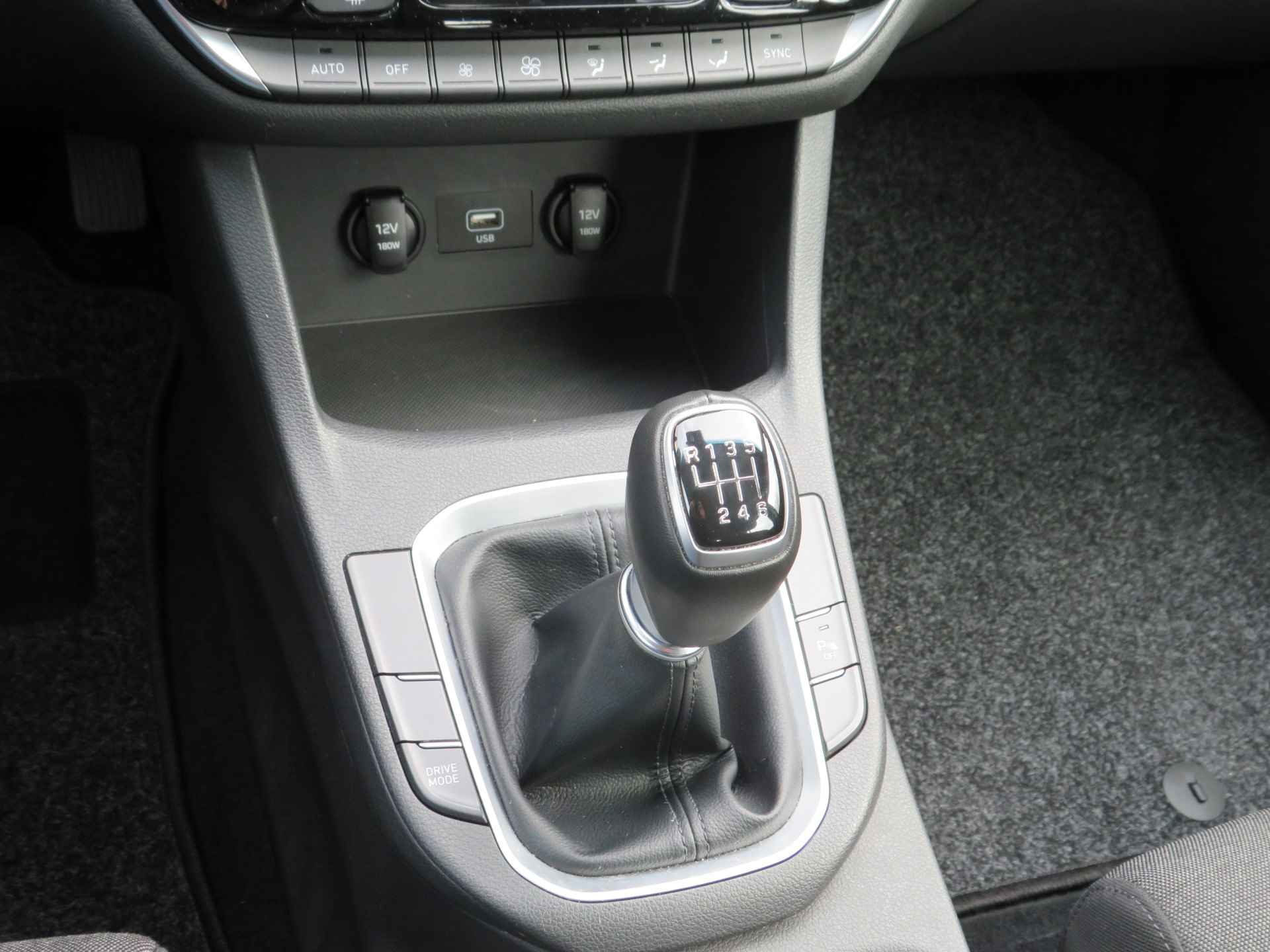 Hyundai i30 T-GDi MHEV, Hybrid, Parkeersensoren en Camera Android/Applecarplay, Nette auto! - 22/34