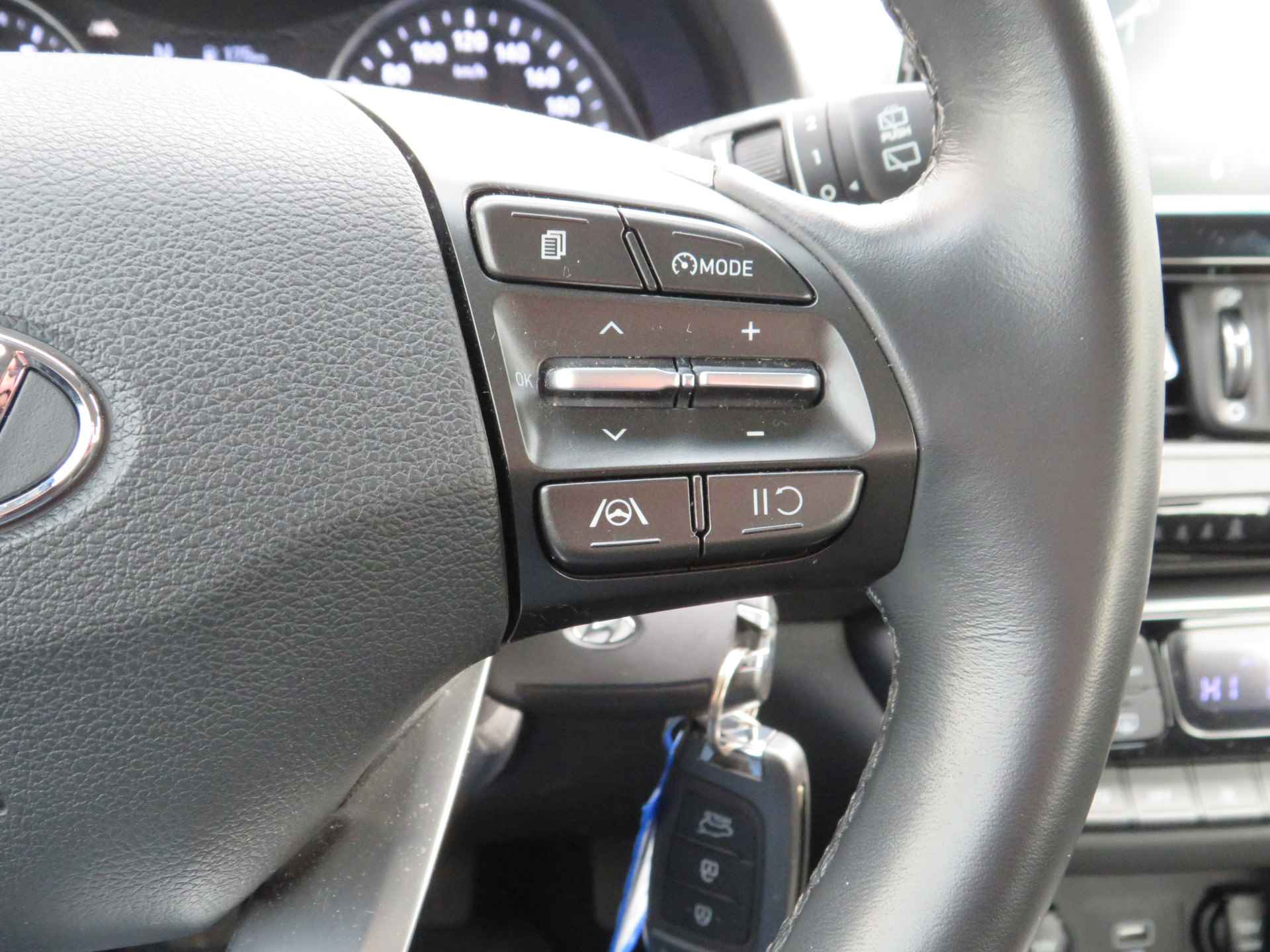 Hyundai i30 T-GDi MHEV, Hybrid, Parkeersensoren en Camera Android/Applecarplay, Nette auto! - 24/34