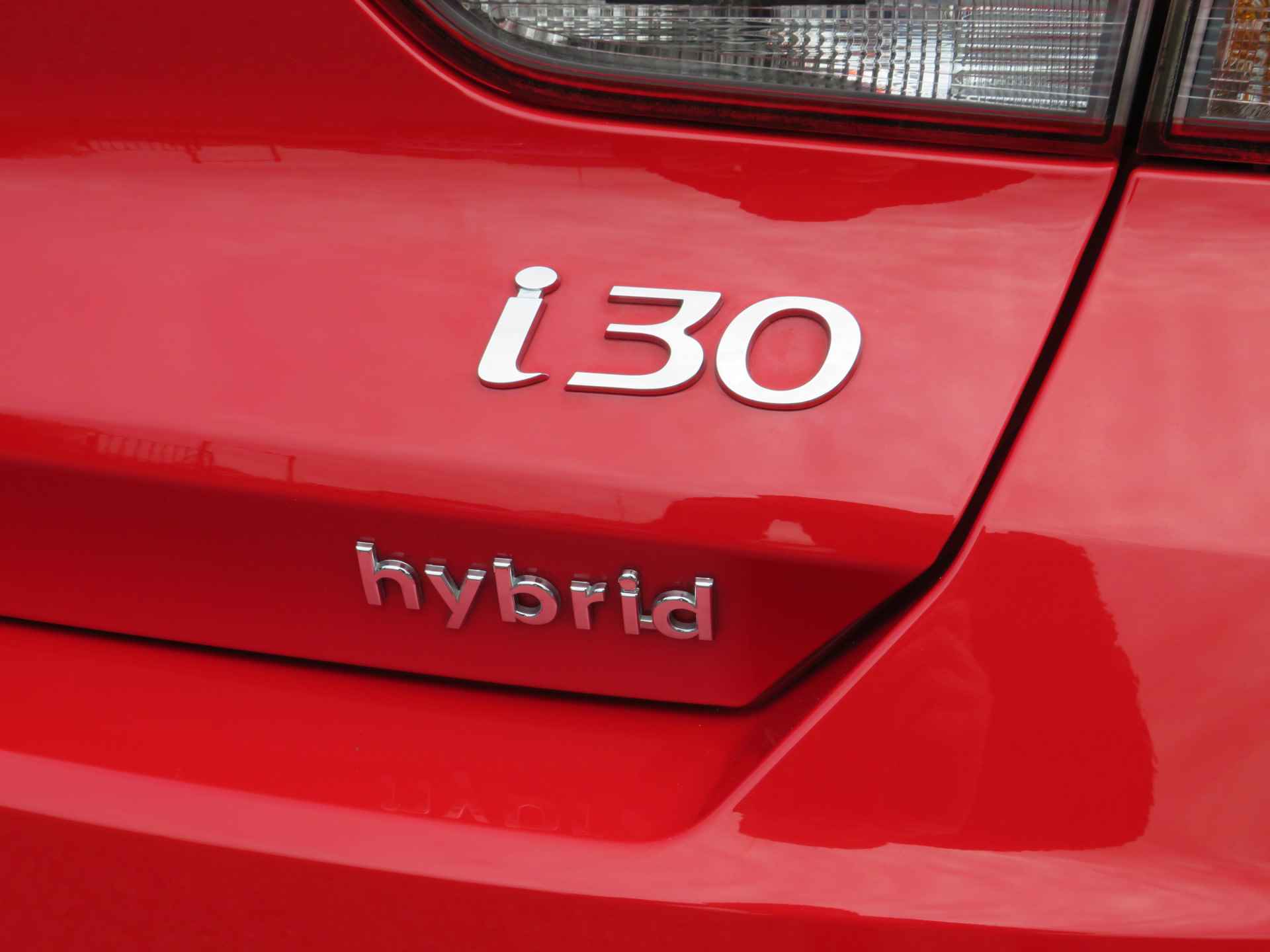 Hyundai i30 T-GDi MHEV, Hybrid, Parkeersensoren en Camera Android/Applecarplay, Nette auto! - 28/34