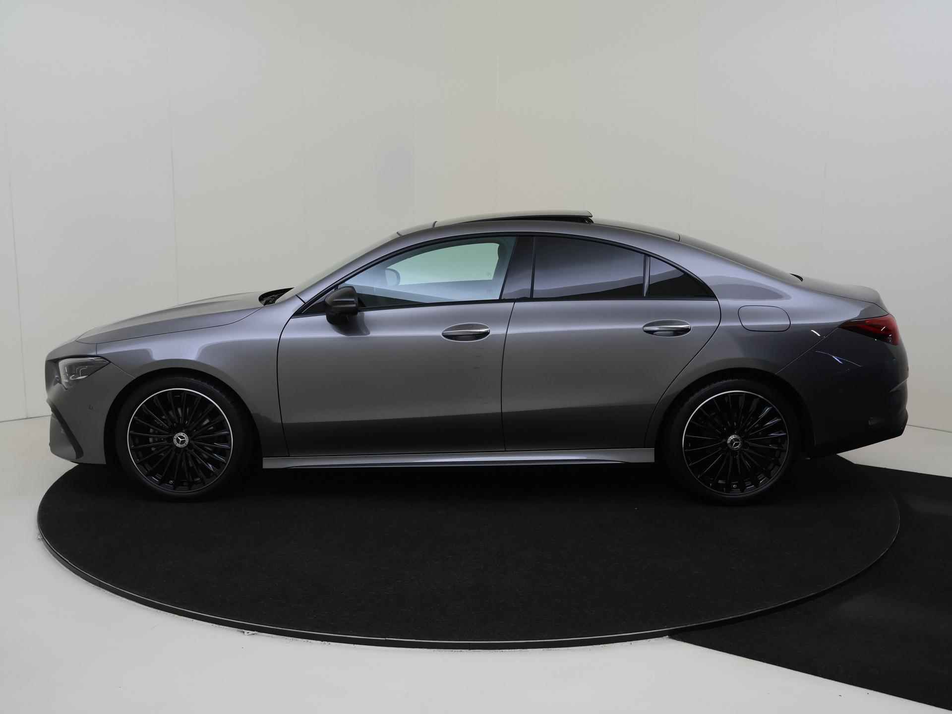 Mercedes-Benz CLA-klasse 180 Coupé Star Edition - AMG Line Plus - Nightpakket - Panoramadak - Head-Up Display - 19 Inch - 2/33