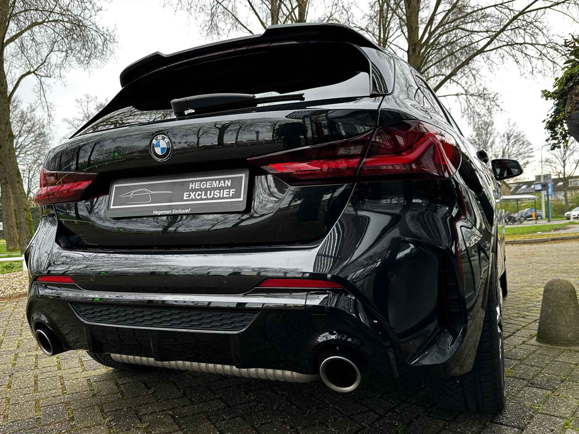 BMW 1-serie M135i xDrive High Executive | Stuurverw. | Stoelverw. | Adapt. Cruise | CarPlay | Keyless | DAB - 7/36