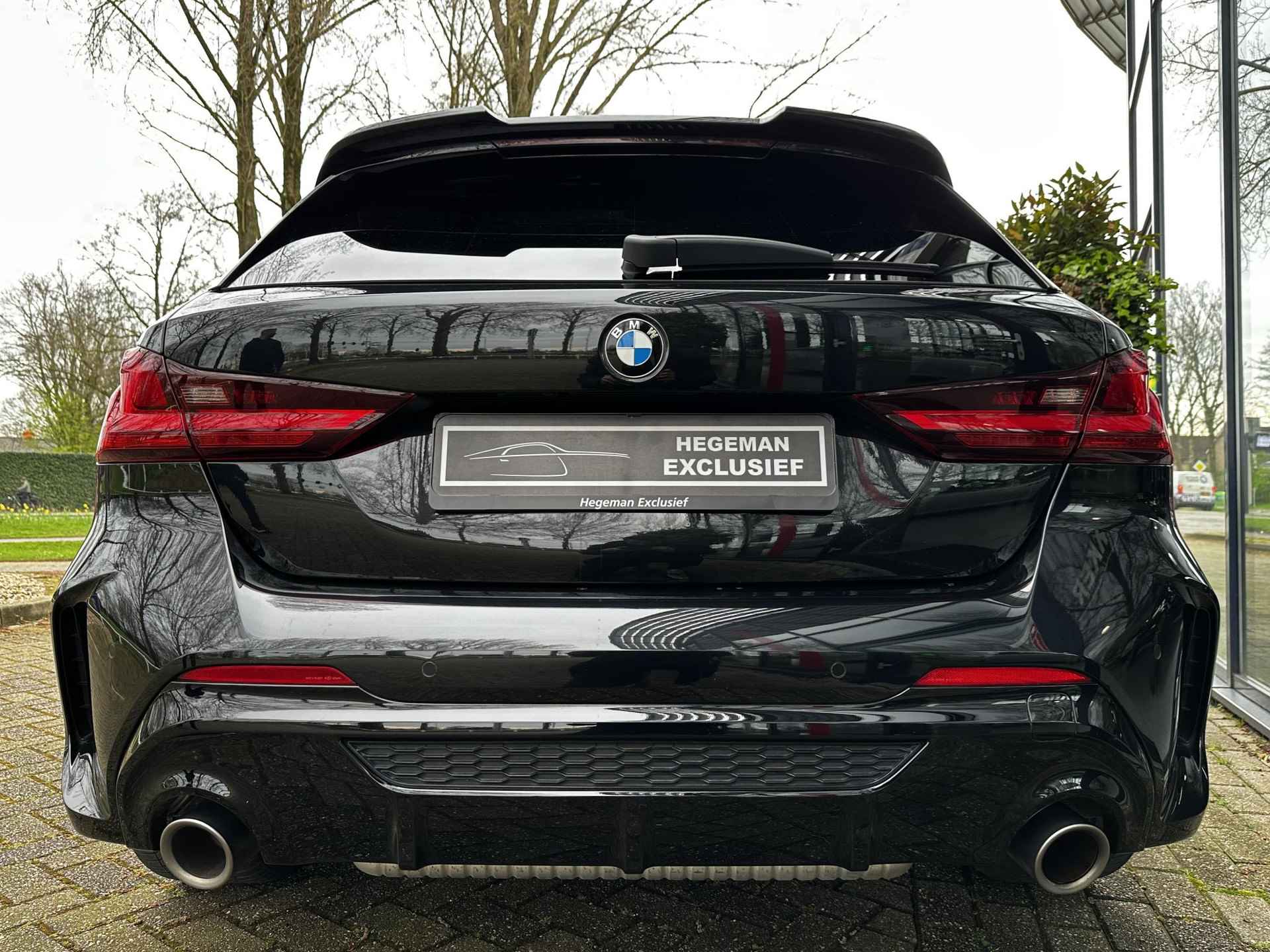 BMW 1-serie M135i xDrive High Executive | Stuurverw. | Stoelverw. | Adapt. Cruise | CarPlay | Keyless | DAB - 8/36