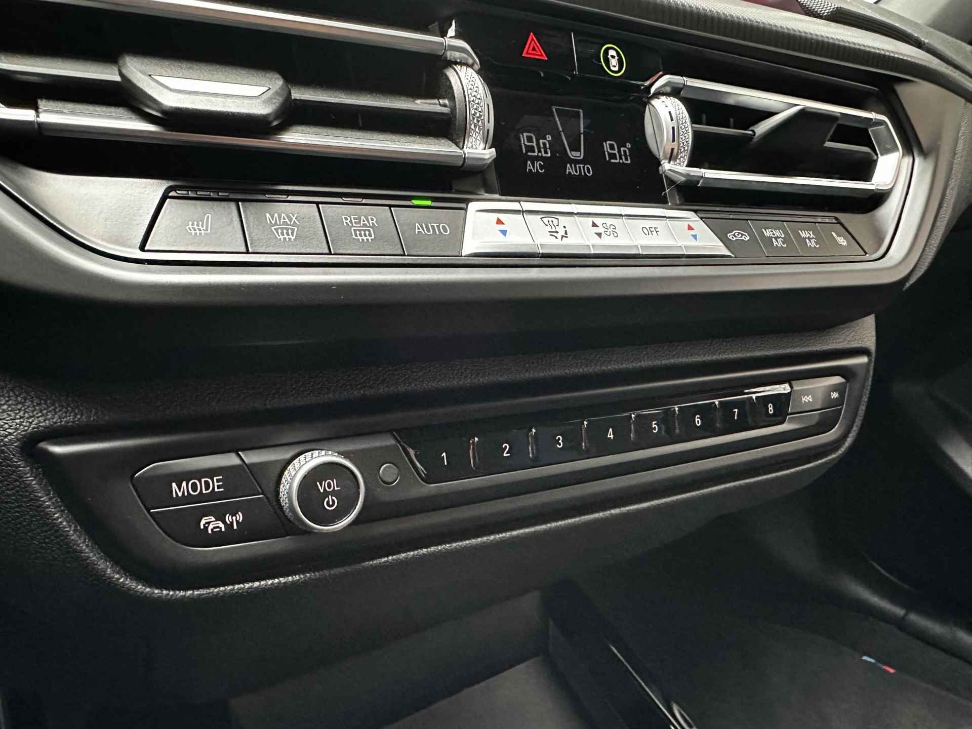 BMW 1-serie M135i xDrive High Executive | Stuurverw. | Stoelverw. | Adapt. Cruise | CarPlay | Keyless | DAB - 34/36
