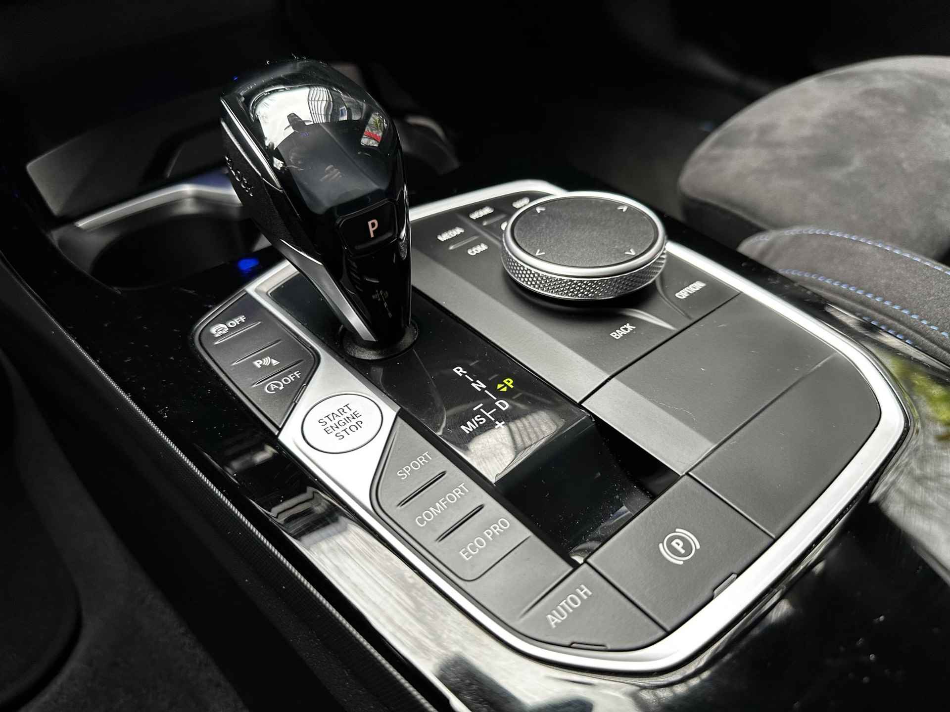 BMW 1-serie M135i xDrive High Executive | Stuurverw. | Stoelverw. | Adapt. Cruise | CarPlay | Keyless | DAB - 35/36