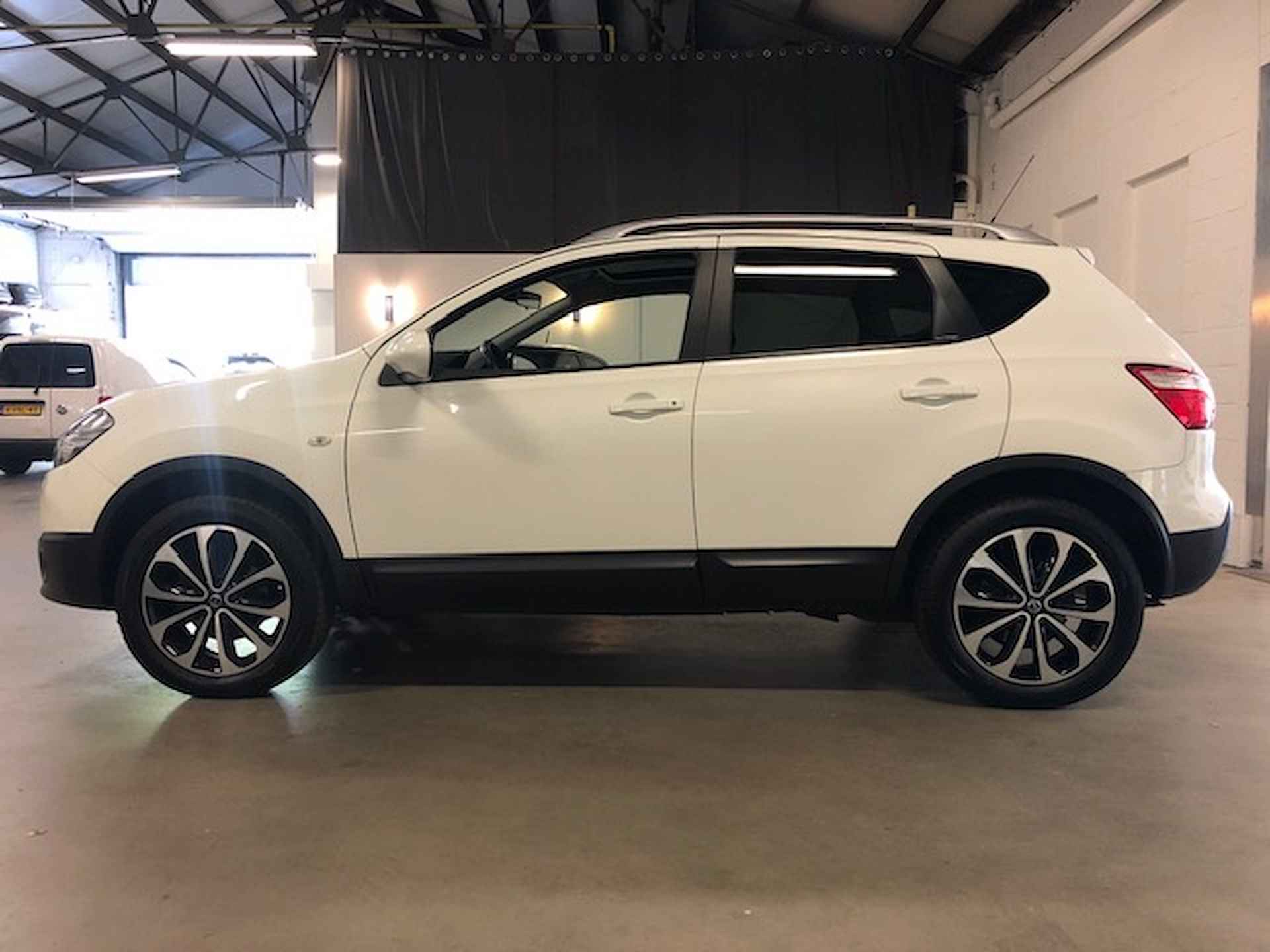 Nissan Qashqai 1.6 Connect Edition - 8/17